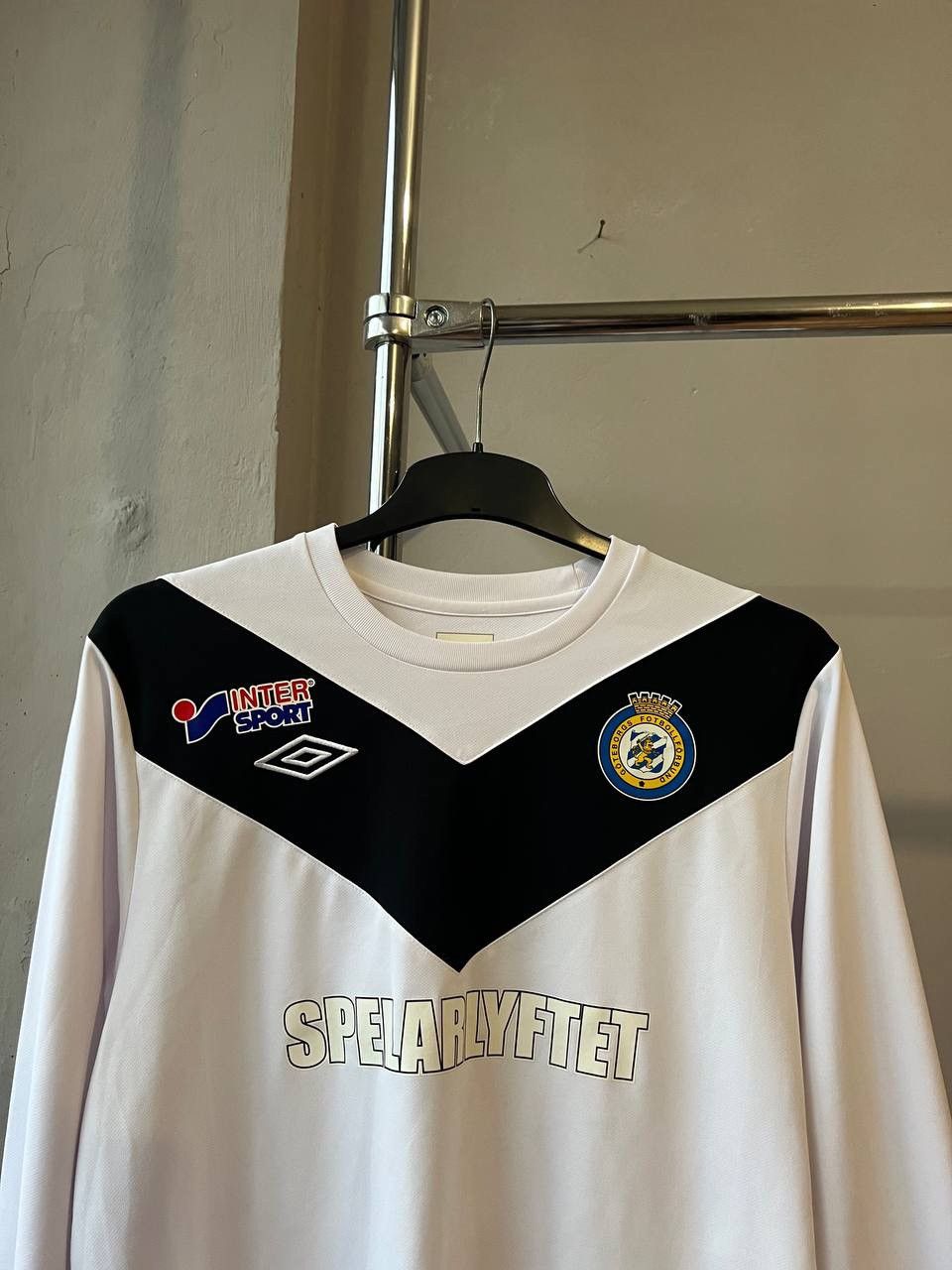 Umbro 2012 IFK GOTEBORG #9 SOCCER JERSEY FOOTBALL SHIRT UMBRO SZ L Size US L / EU 52-54 / 3 - 3 Thumbnail