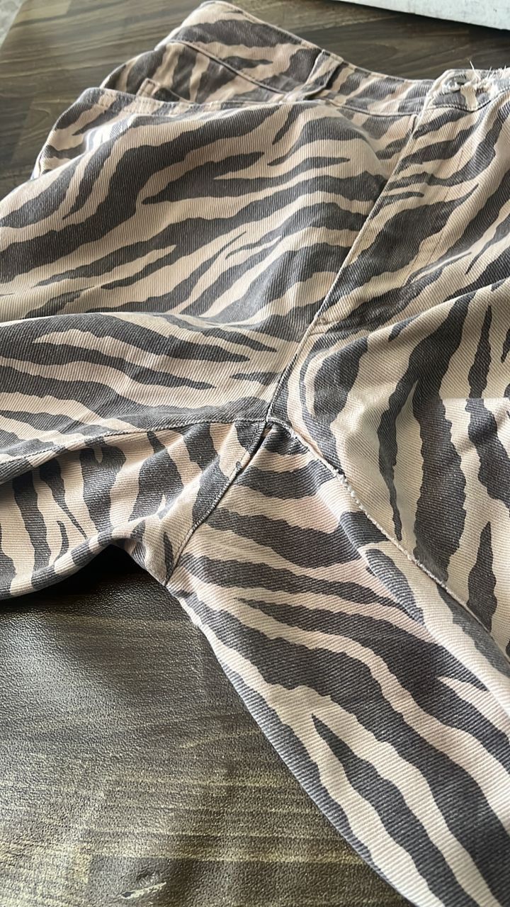 Japanese Brand Vintage Distressed Zebra Striped Print Faded Jeans Pants Size US 31 - 12 Thumbnail