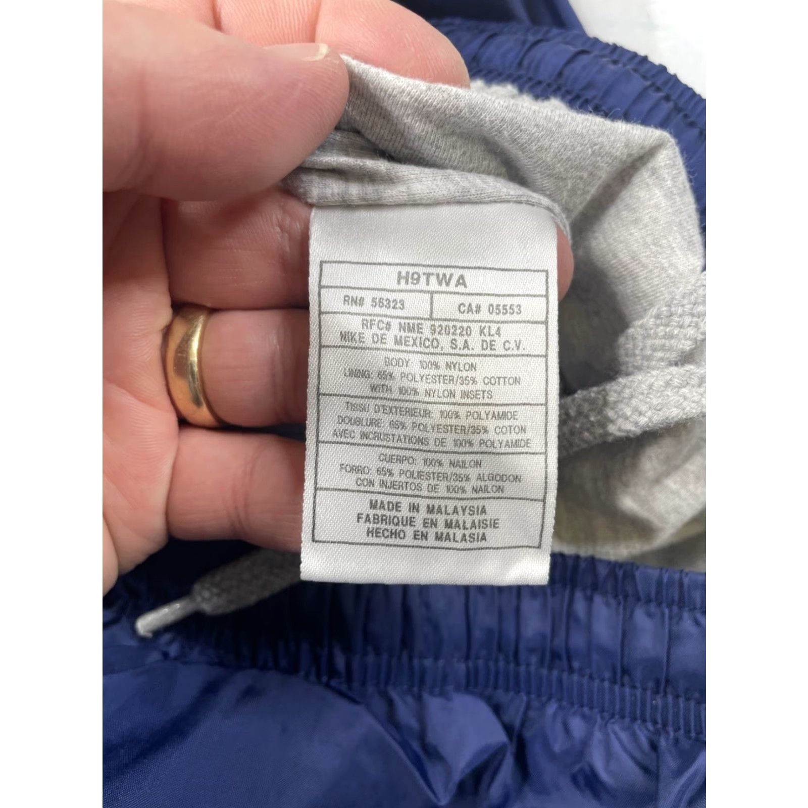 Nike VINTAGE Nike Track Pants Nylon Blue Lined Windbreaker Joggers XL Men’s Size US 36 / EU 52 - 7 Thumbnail