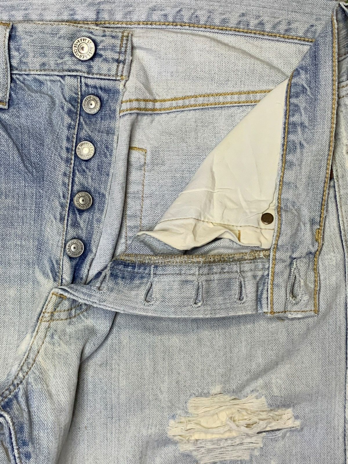 Levi's SALES🔥Vintage 90s Levis 501 Faded Wash Ripped Loose Jeans Size US 32 / EU 48 - 3 Thumbnail
