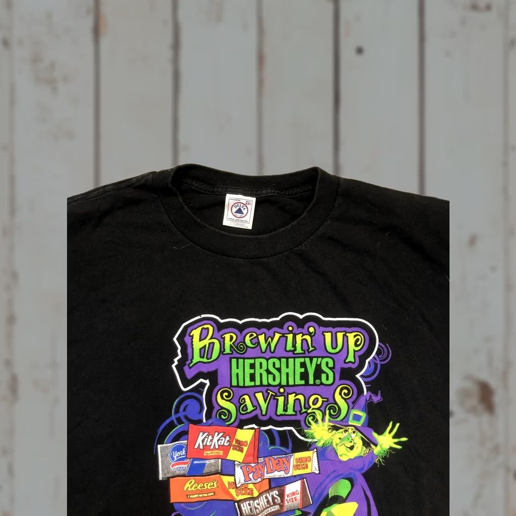 Delta VINTAGE Hershey Shirt Mens 2XL Black Brewin Up Savings Graphic Tee 1999 US Made Candy Halloween 90s Mens Shirt Size US XXL / EU 58 / 5 - 1 Thumbnail