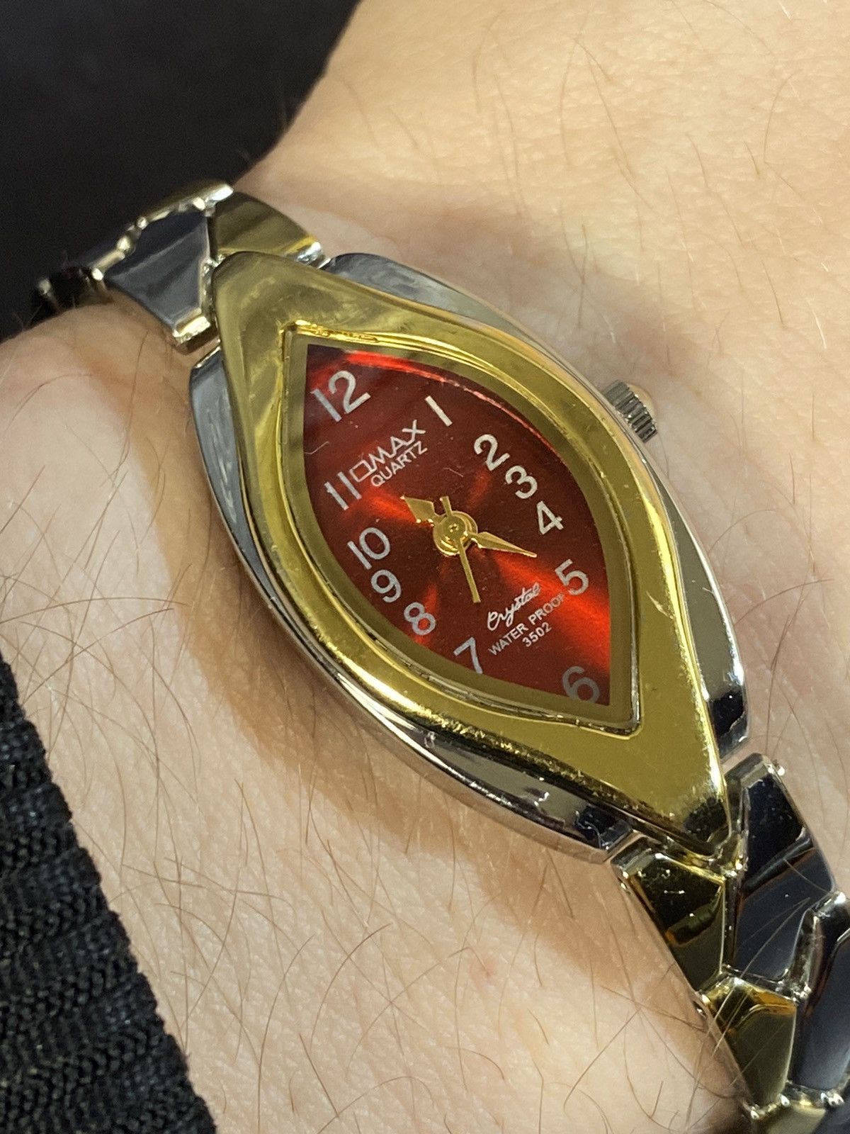 Jewelry Omax Red Dial Teardrop Watch Japanese Brand Size ONE SIZE - 3 Thumbnail