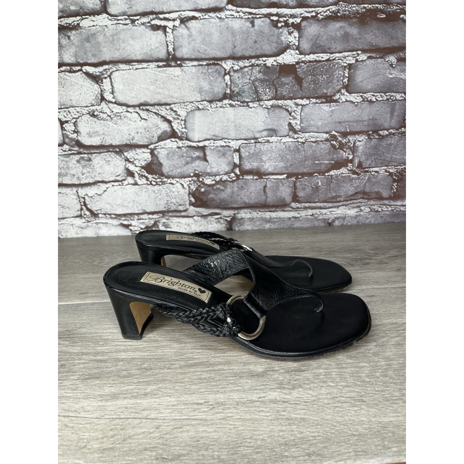 Brighton Brighton Tawny Black Leather Heel Buckle Thong Italy Sandals Size US 7.5 / IT 37.5 - 4 Thumbnail