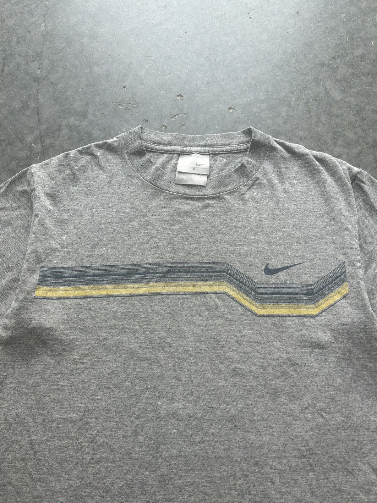 Nike × Vintage Vintage Y2K Nike Graphic Tee Size US S / EU 44-46 / 1 - 1 Thumbnail