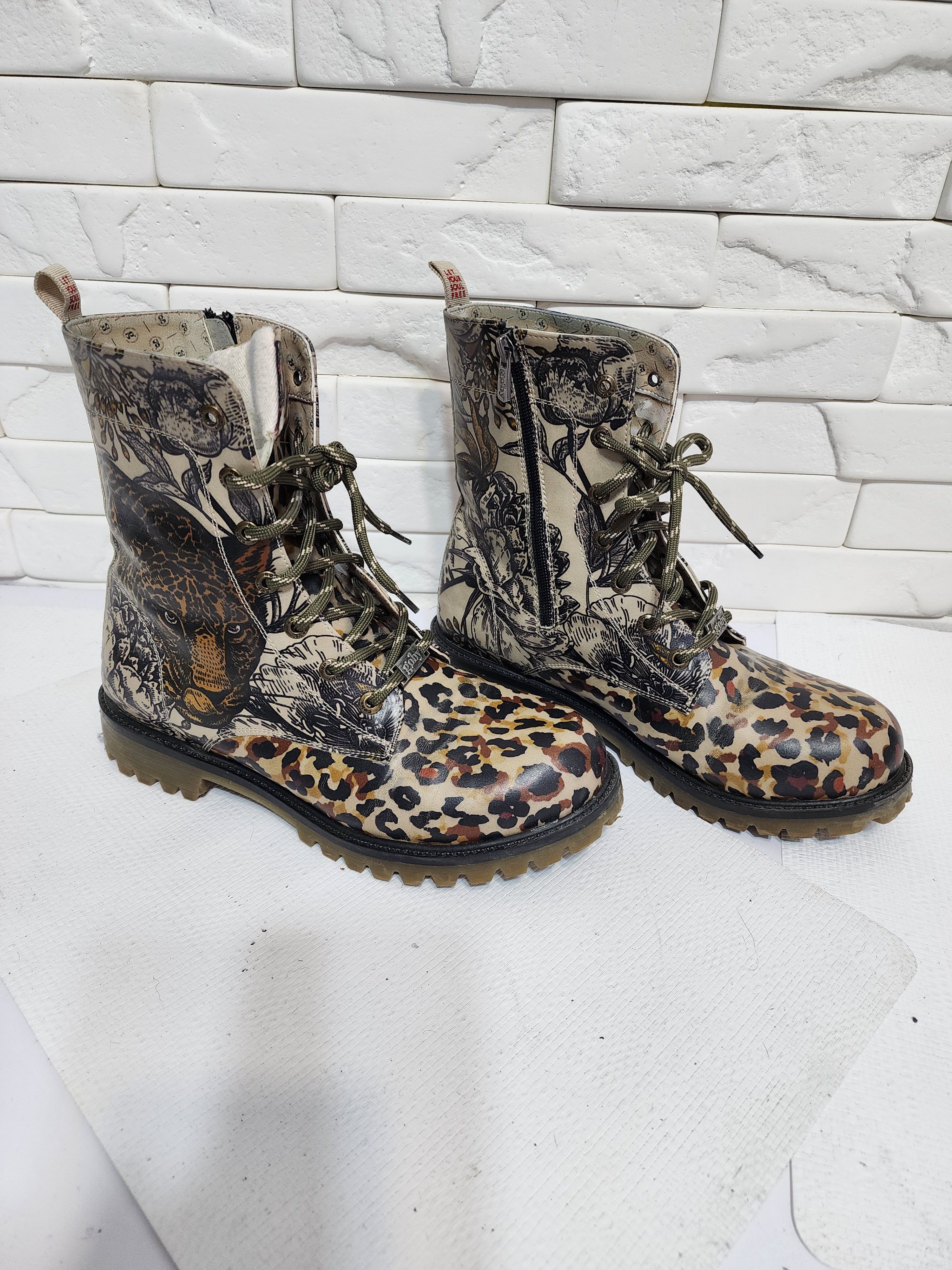 Uniqlo Bruwn Faux Leather Boots: Women's Style Shoes, Size US 10 / IT 40 - 3 Thumbnail