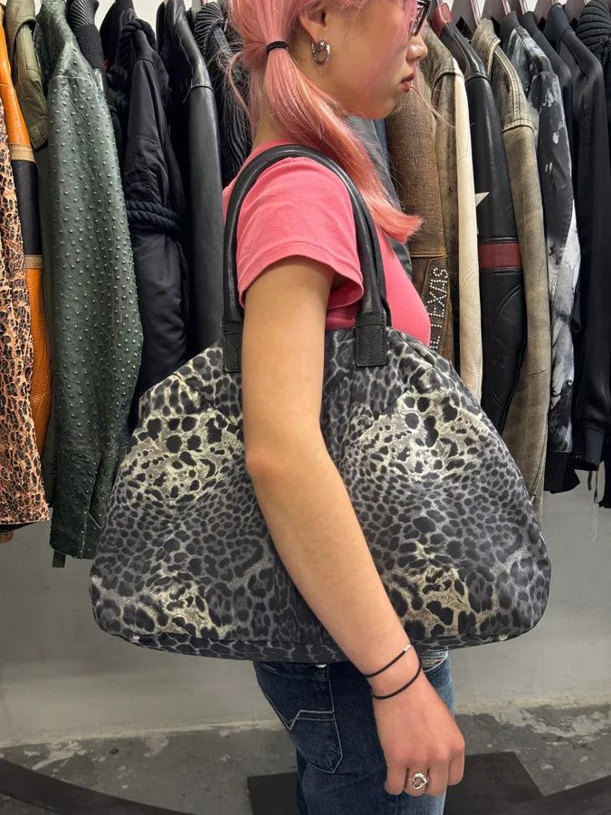 Yves Saint Laurent 2000s Yves Saint Laurent Easy Leopard Print Nylon Handle Bag Size ONE SIZE - 4 Thumbnail