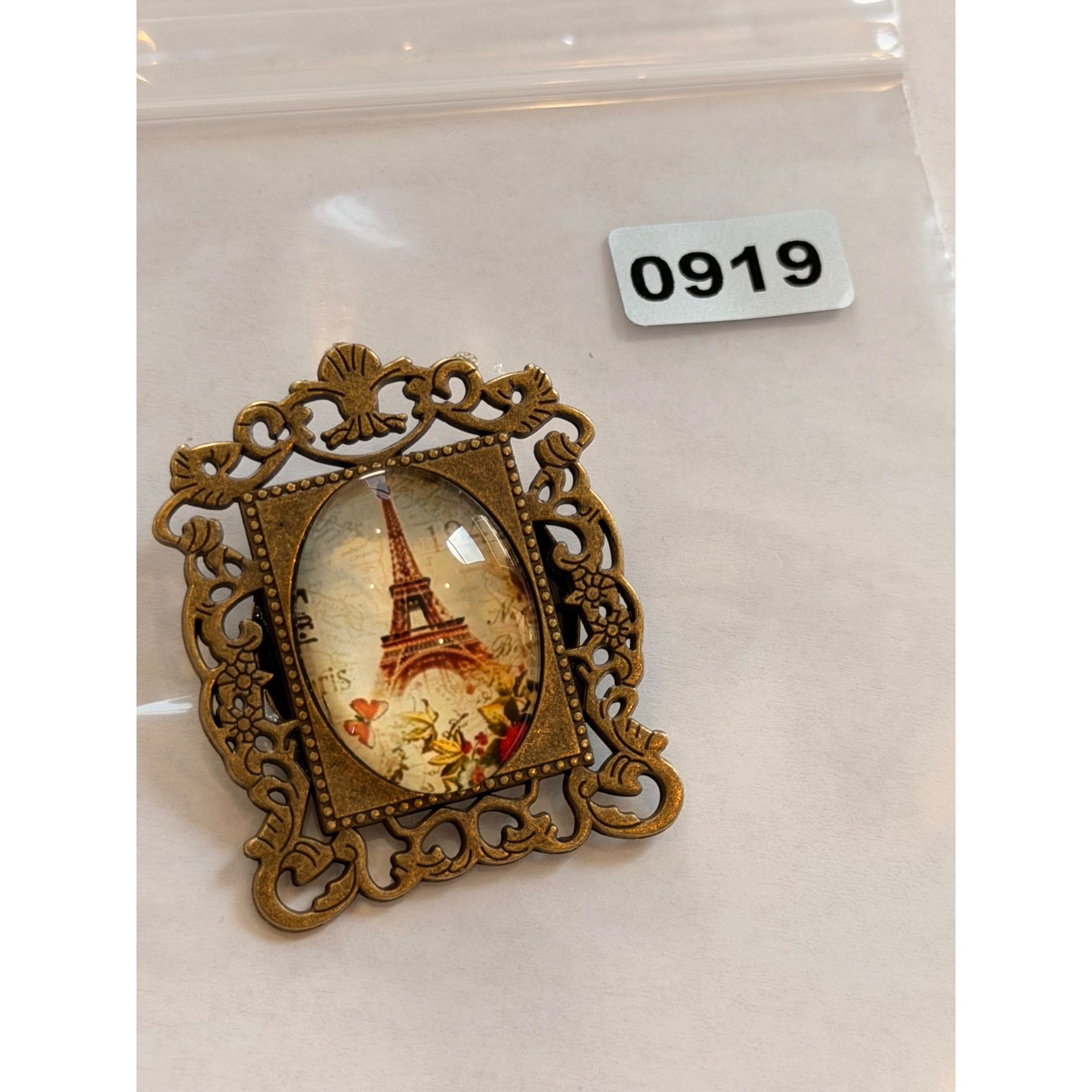 Other Vintage-Style Eiffel Tower Brooch With Ornate Bronze Frame A Size ONE SIZE - 3 Thumbnail