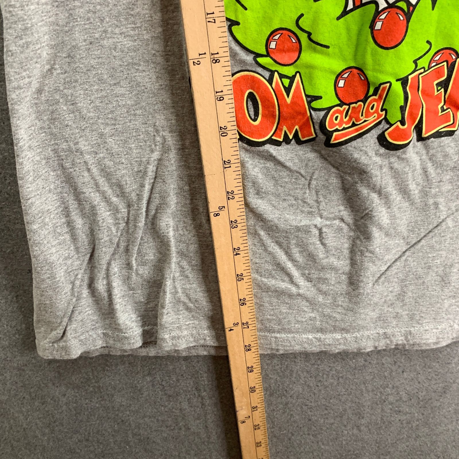 Other Tom & Jerry Christmas Shirt Adult Size XL Gray Short Sleeve Size US XL / EU 56 / 4 - 5 Thumbnail