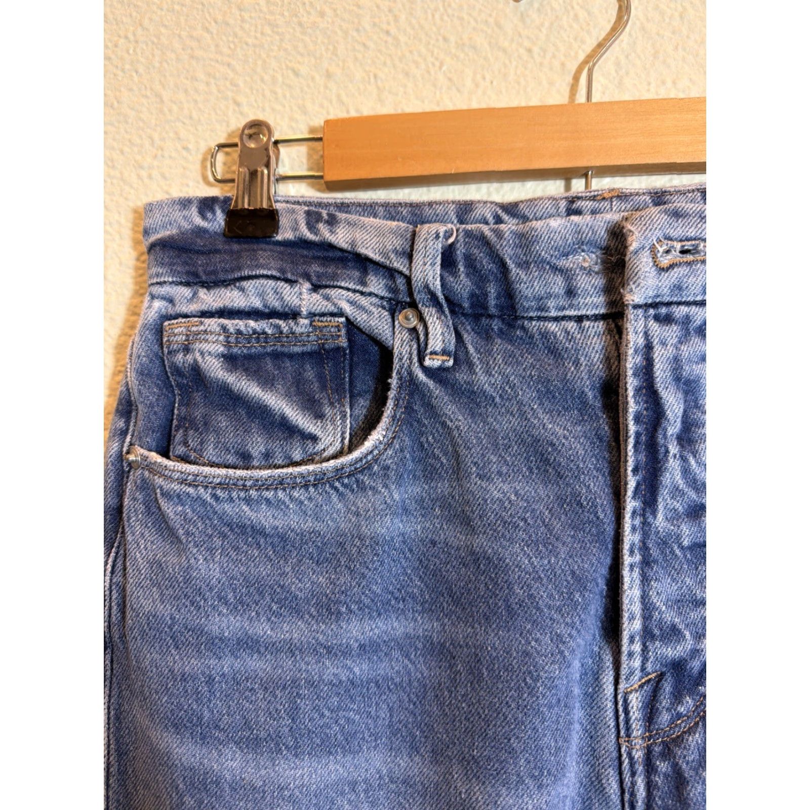 Good American Good American Jeans Good Boy Women’s Medium Wash Raw Hem Button Fly 28x31 Flaws Size 30" / US 8 / IT 44 - 6 Thumbnail