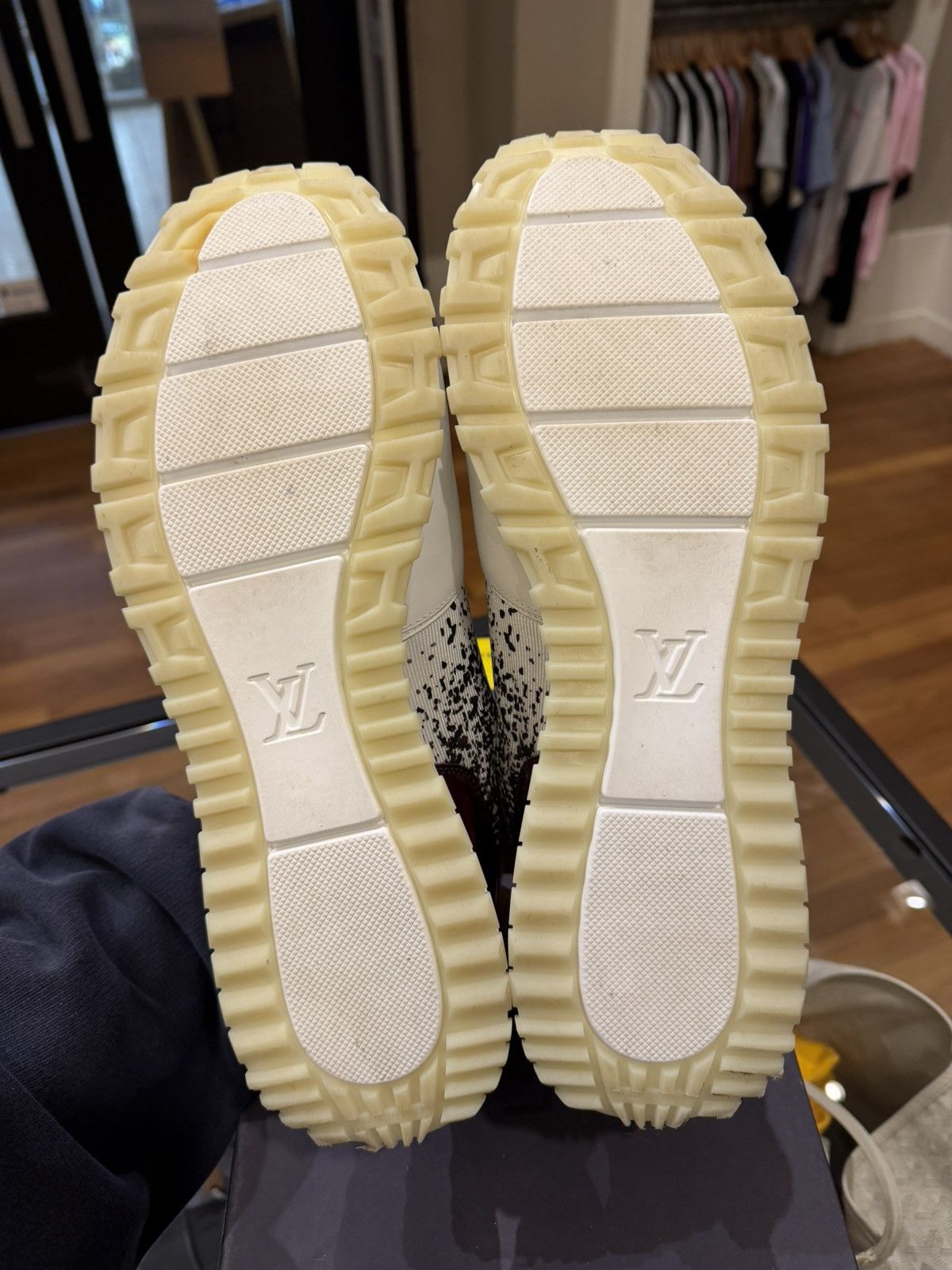 Louis Vuitton Louis Vuitton Run Away Trainer Size US 10.5 / EU 43-44 - 5 Thumbnail