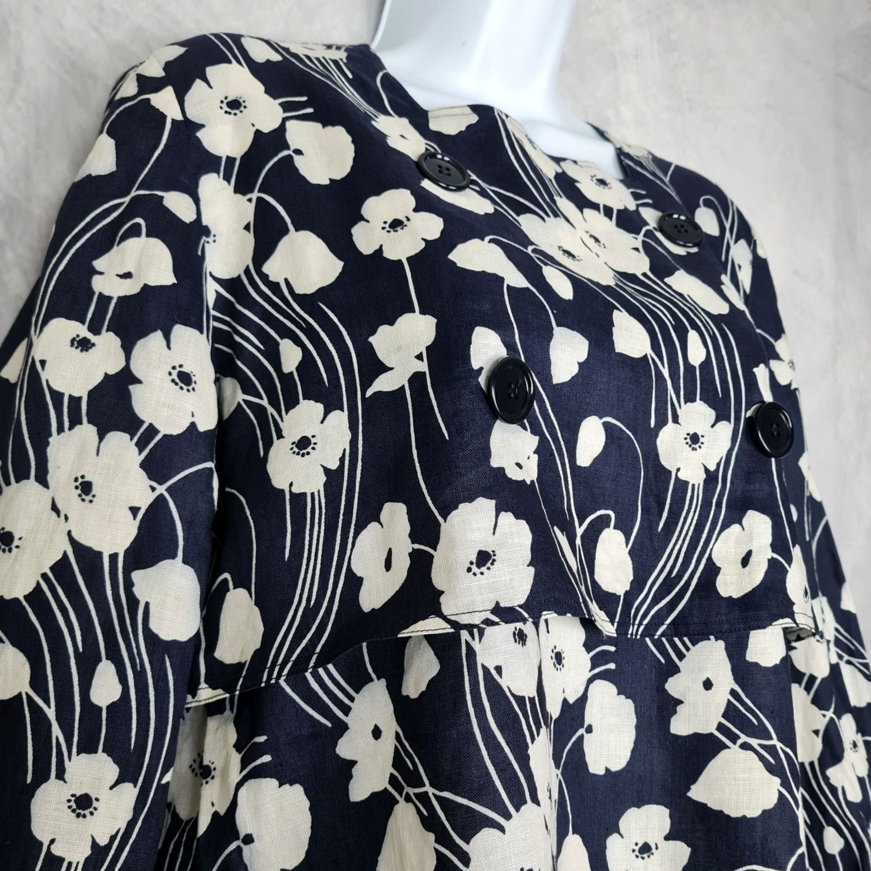 Valentino VINTAGE Valentino Top Womens 42 / US 6 Blue Floral Linen Relaxed Romantic Blouse 100% Linen Size M / US 6-8 / IT 42-44 - 3 Thumbnail