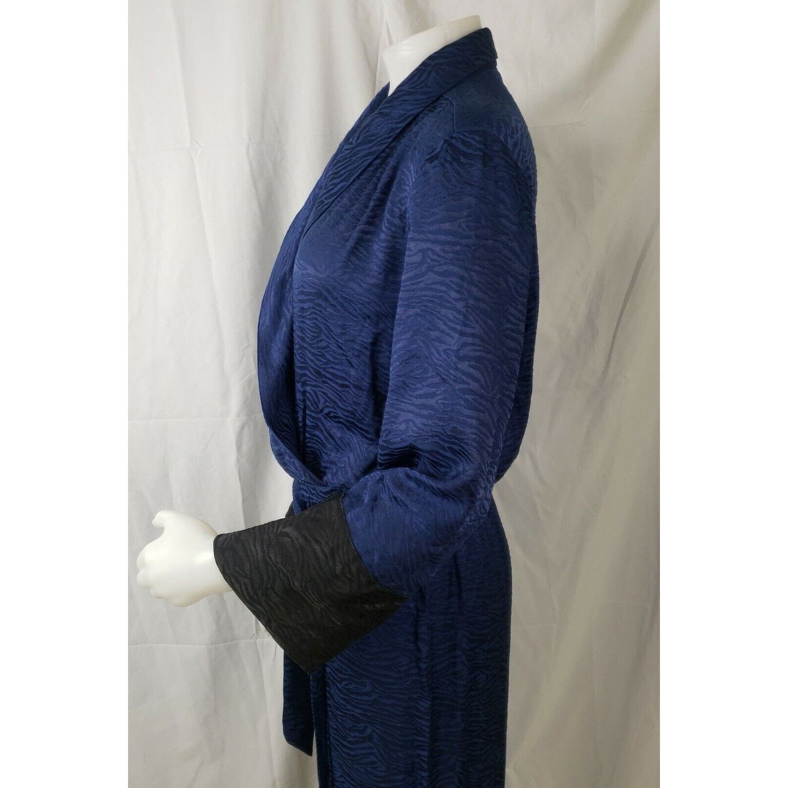 Victoria's Secret Victorias Secret Jumpsuit M Blue Satin Long Sleeve Zebra Lou Size 28" / US 6 / IT 42 - 6 Thumbnail