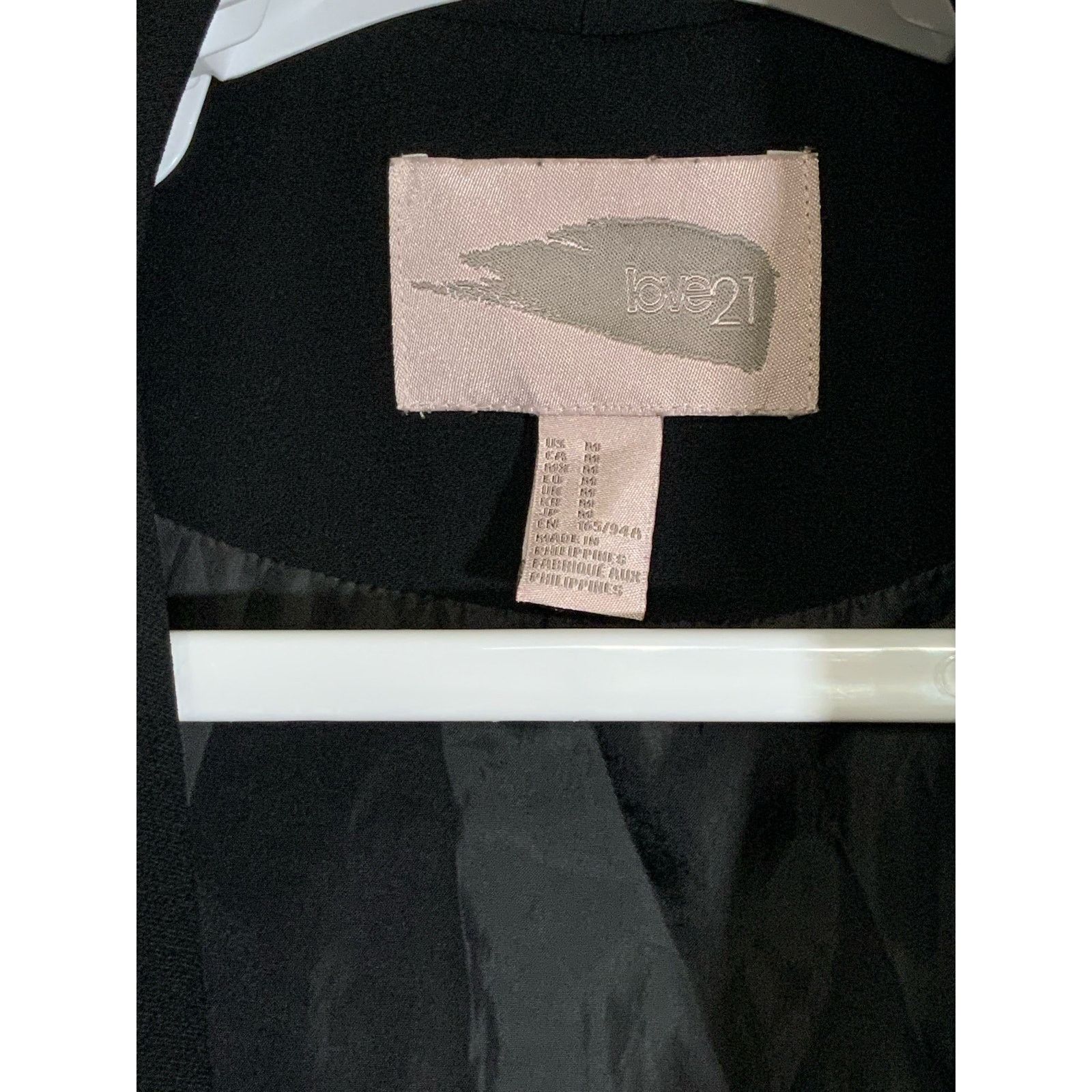 Forever 21 Forever 21 Black Sleeveless Drape Vest Size M - Preowned Size M / US 6-8 / IT 42-44 - 4 Thumbnail
