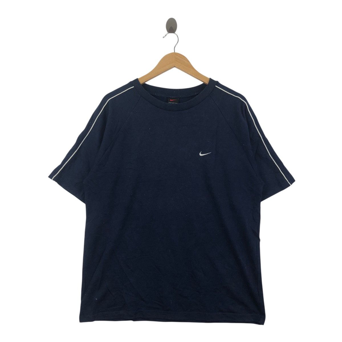 Nike Vintage NIKE LOGO EMBLEM Small Shirts Size US L / EU 52-54 / 3 - 1 Thumbnail