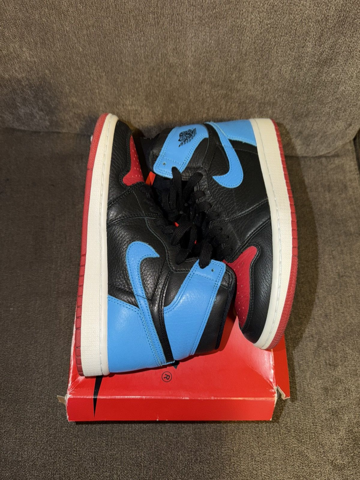 Jordan Brand Size 5.5Y/ 7W- Jordan 1 High OG UNC To Chicago 2020 Size US 5.5 / EU 38 - 3 Thumbnail