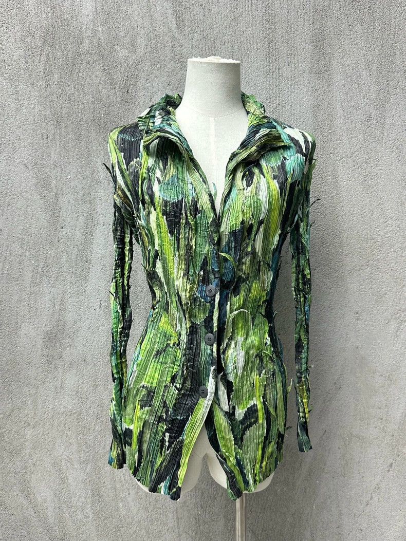 Issey Miyake Issey Miyake Green oil painting dragon whisker buttoned to Size M / US 6-8 / IT 42-44 - 1 Thumbnail