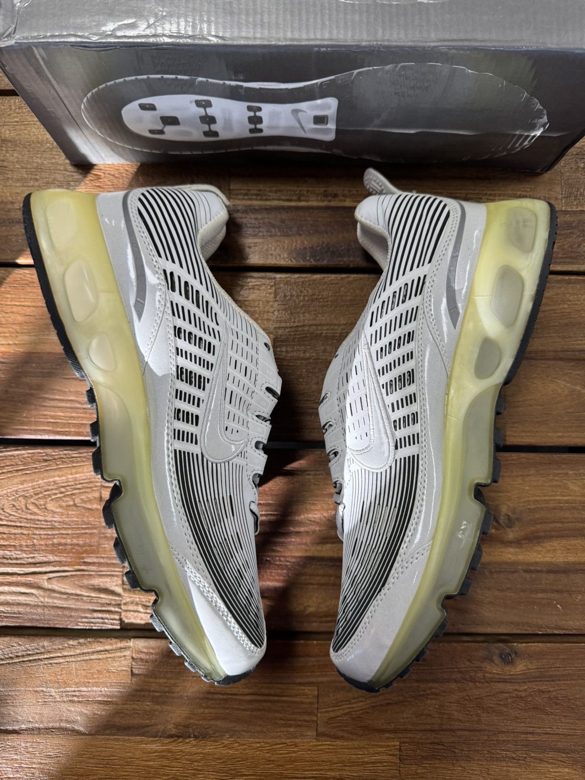 Nike 2006 Air Max 360 White Size US 10 / EU 43 - 1 Thumbnail