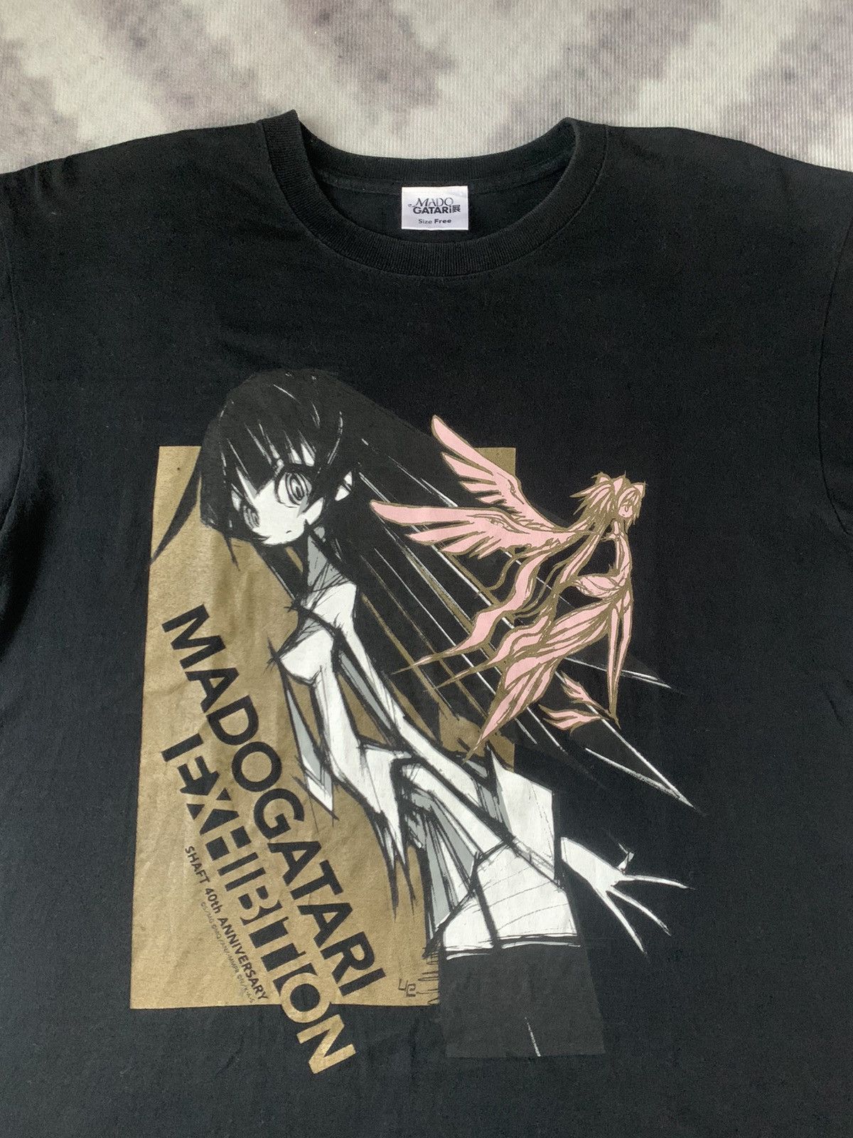 Anime × Japanese Brand Madogatari Exhibition Monogatari Series Anime Tshirt Size US L / EU 52-54 / 3 - 2 Thumbnail
