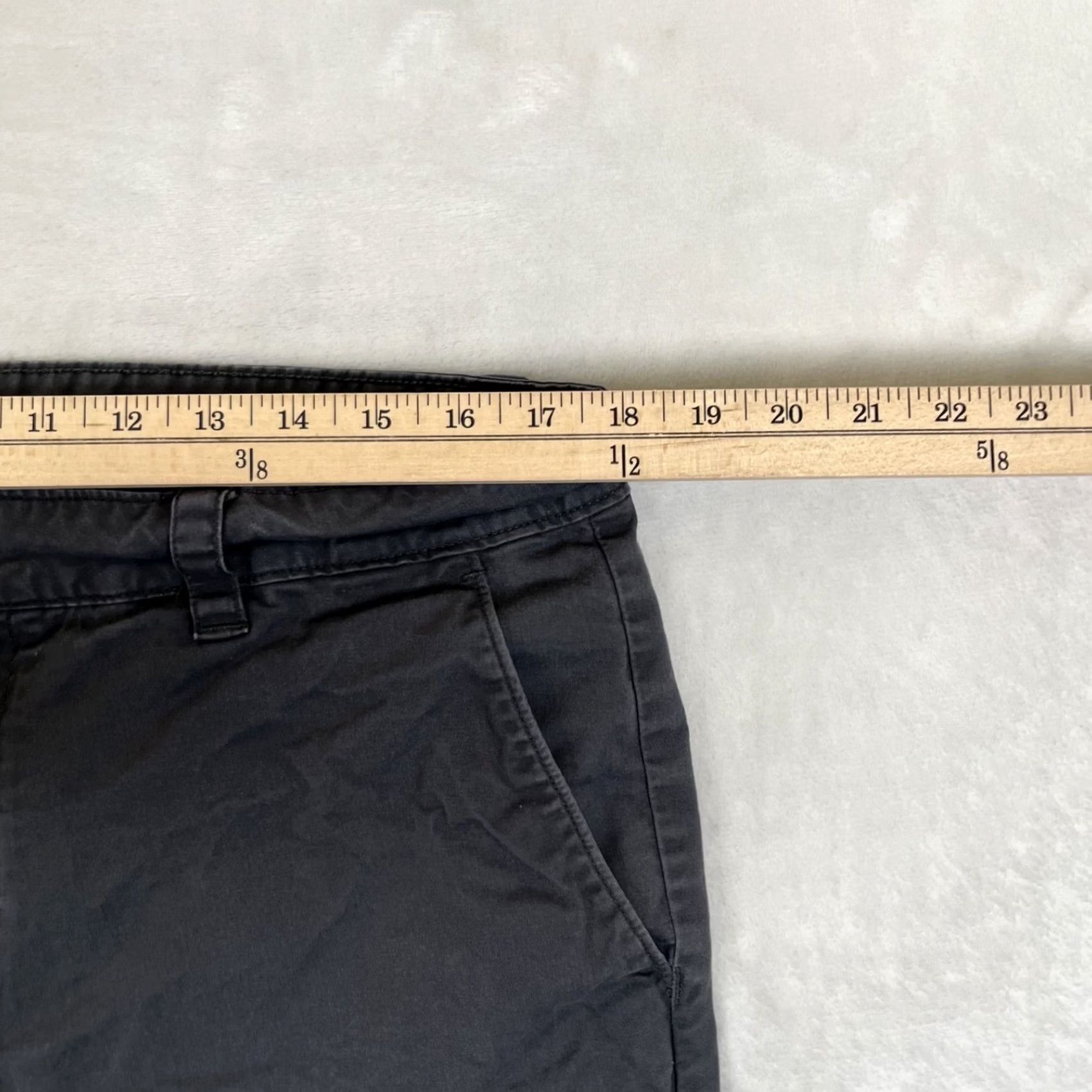 O'Neill O'Neill Gray Chino Shorts Size 34 Regular Inseam 10 in Men Casual 90s Beach Outdoor Polyester Front Pockets Slim/Flat Front Gray Chino Short Size US 34 / EU 50 - 3 Thumbnail