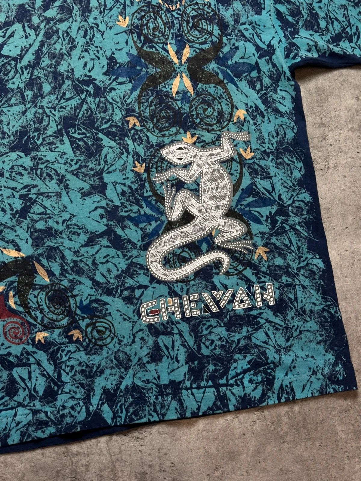 Vintage 90s lizard fullprint r shirt exotic