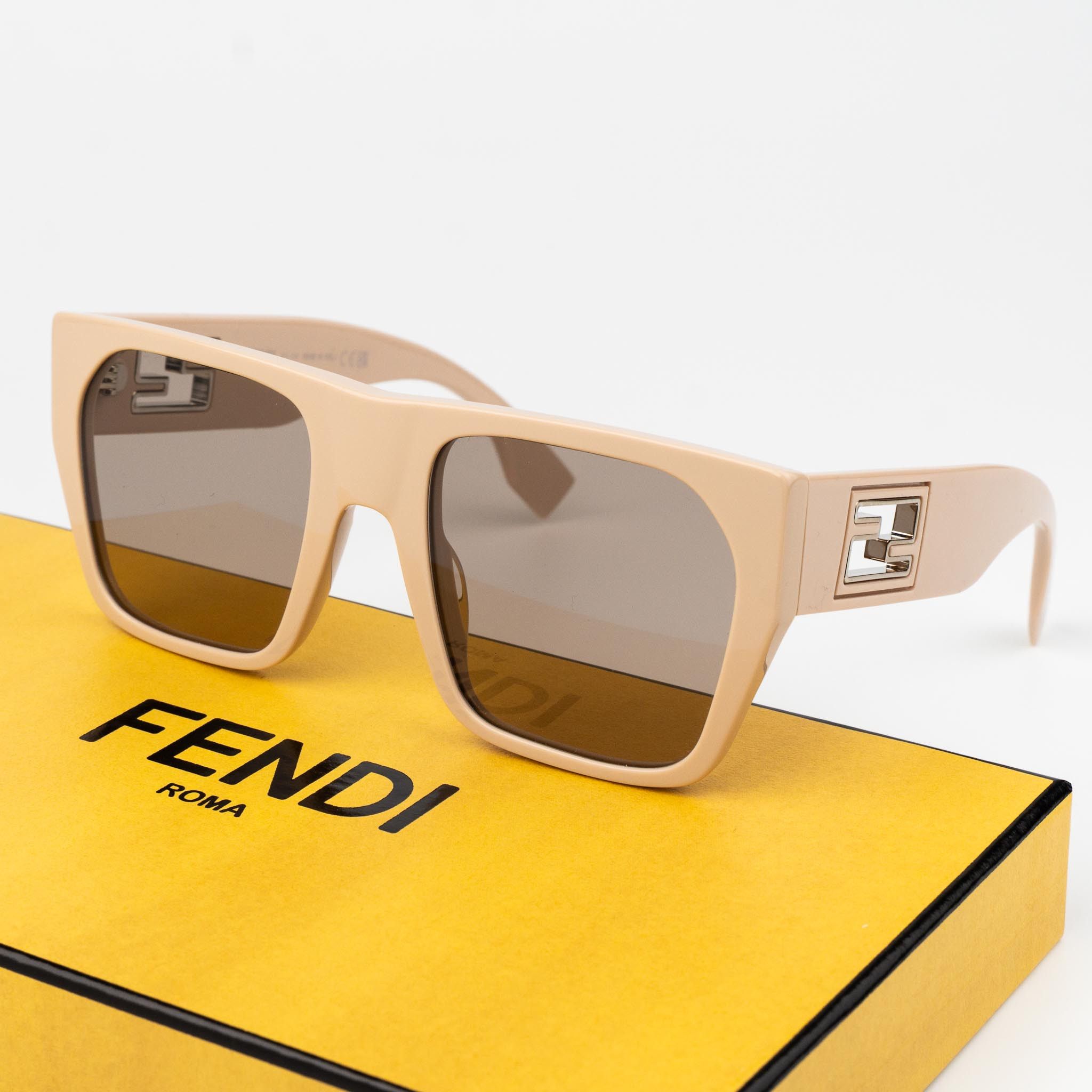 Fendi Fendi BAGUETTE Women Sunglasses Square FE40124I 57E Size ONE SIZE - 1 Thumbnail