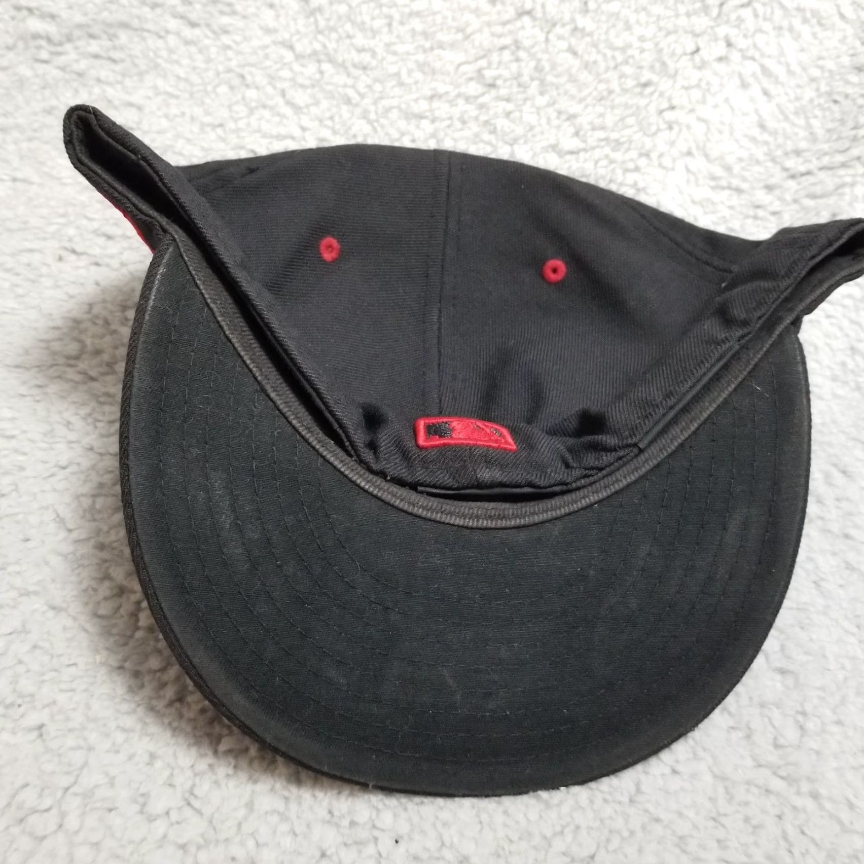New Era VINTAGE Seattle Mariners Hat Red Black Size 8 New Era Baseball Cap Men Sports Logo Size ONE SIZE - 2 Thumbnail