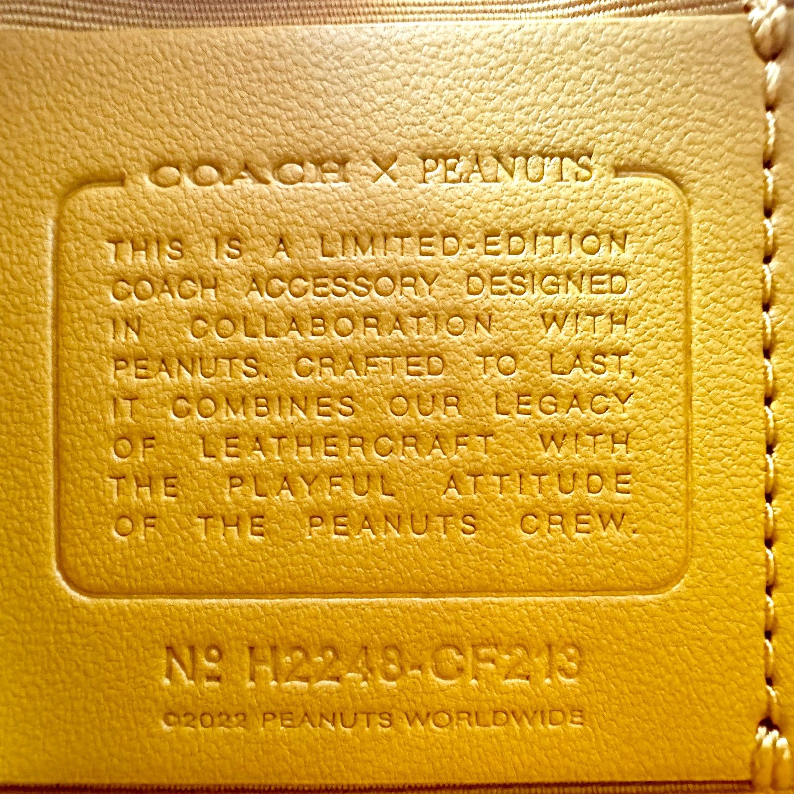 Coach Coach X Peanuts Corner Zip Wristlet Snoopy & Friends CF213 Size ONE SIZE - 5 Thumbnail