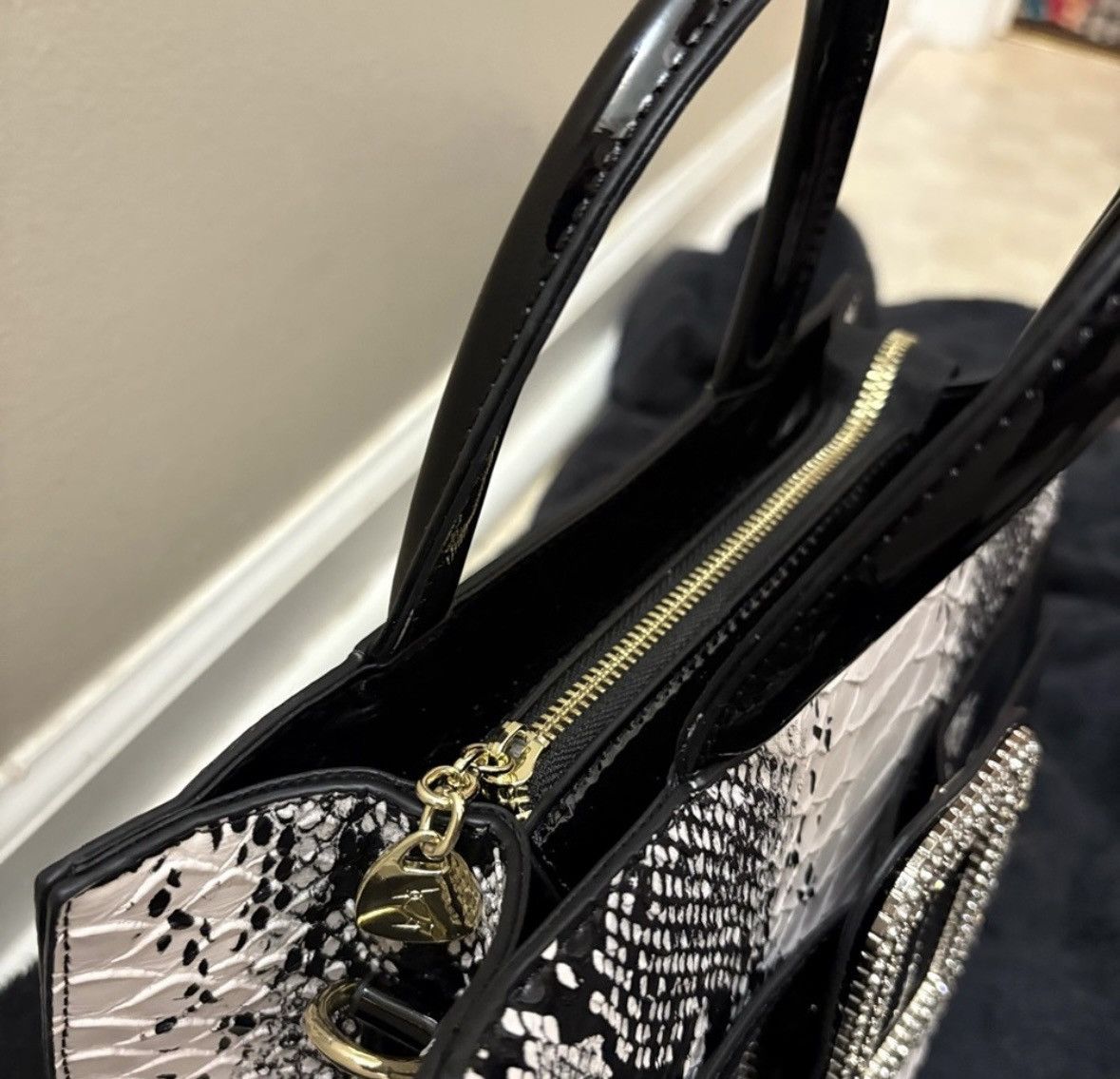 Other Never worn. Tag still on Size ONE SIZE - 5 Thumbnail