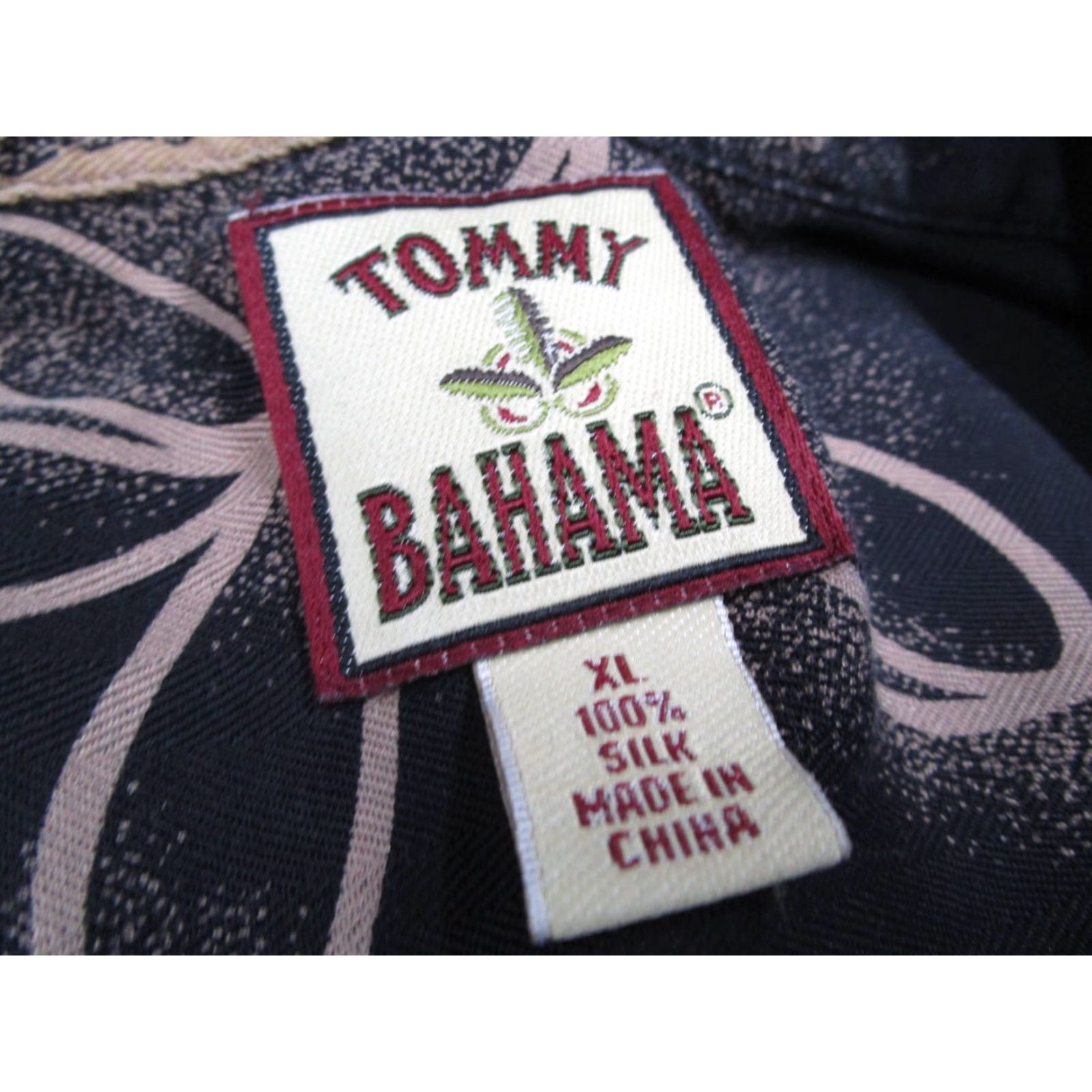 Tommy Bahama VINTAGE Tommy Bahama Shirt Mens XL Black Silk Button-Up Loop Collar Pineapples Size US XL / EU 56 / 4 - 3 Thumbnail