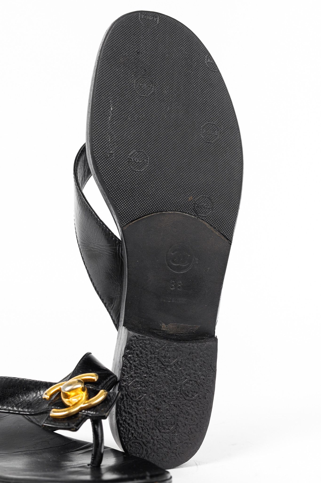 Chanel Chanel 96P Black Leather CC-Turnlock Flip Flips Size US 7.5 / IT 37.5 - 6 Thumbnail