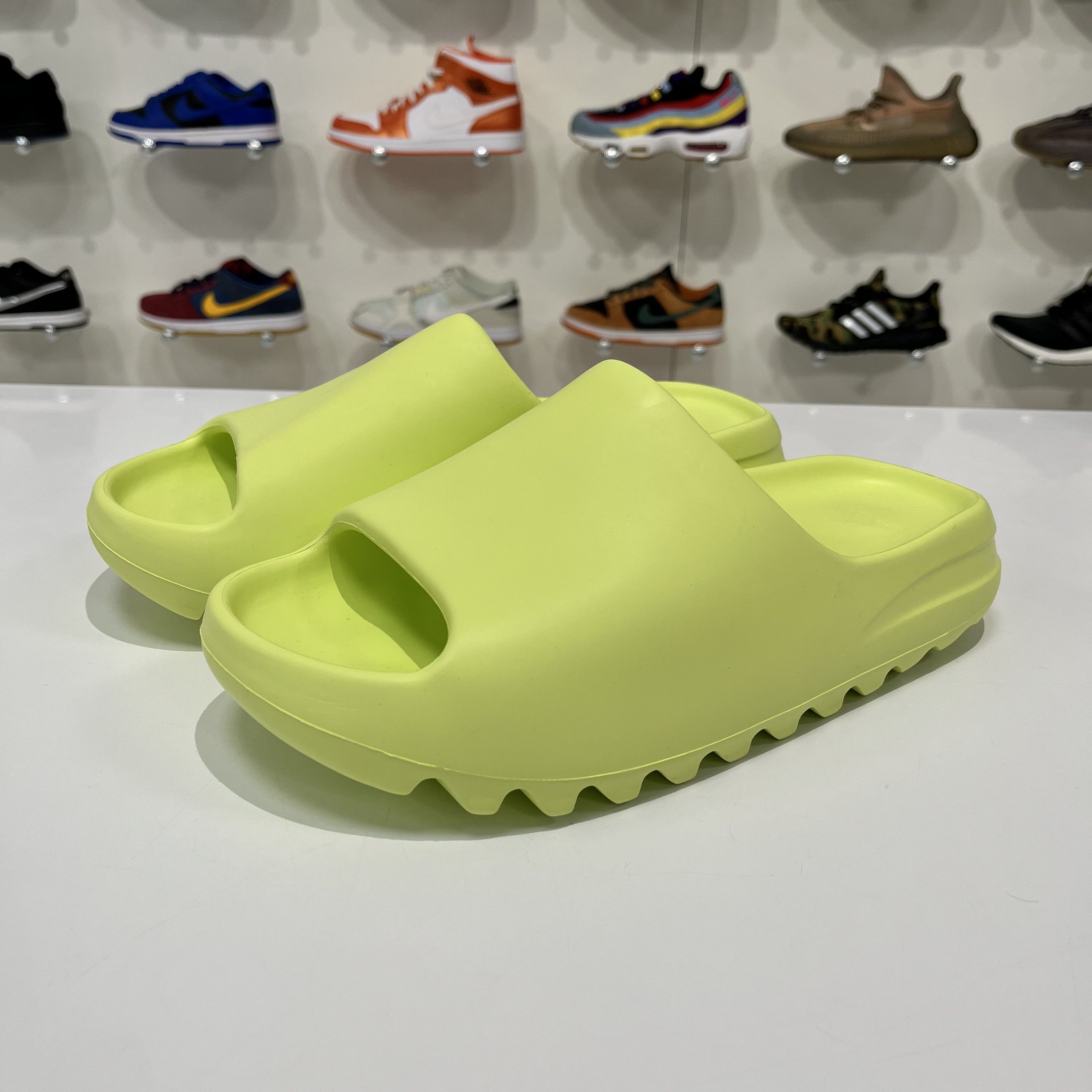 Adidas Adidas Yeezy Slide Glow Green Size US 9 / EU 42 - 2 Thumbnail