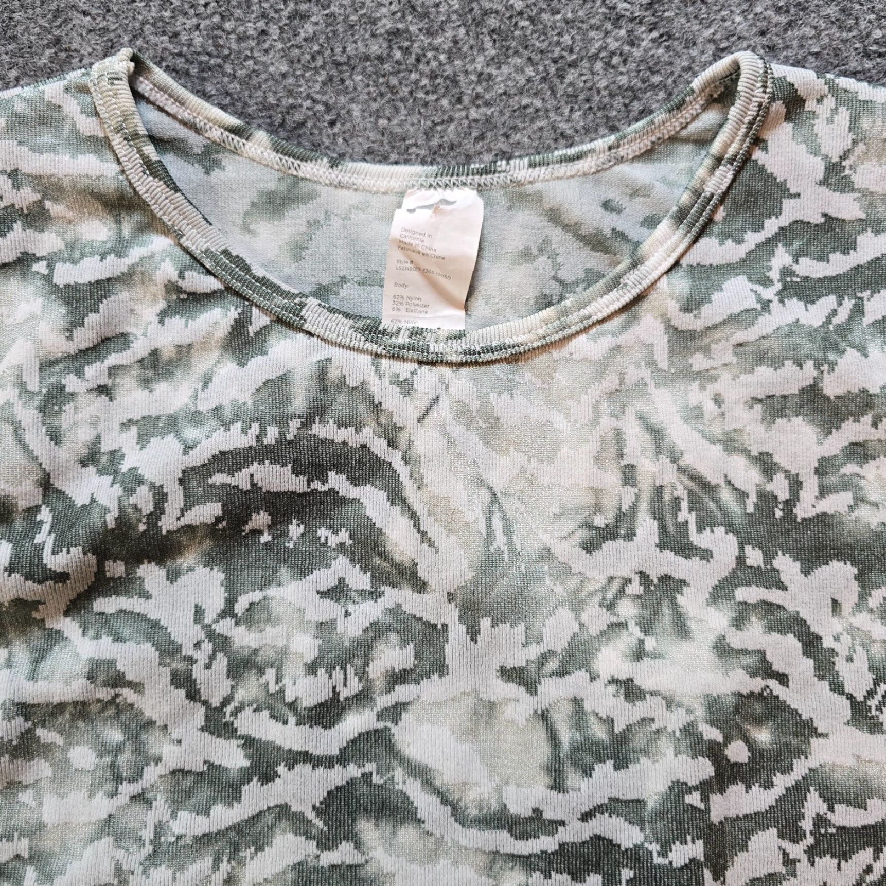 Fabletics Fabletics Top Womens Large Green Tie Dye Mari Seamless Cropped Athletic Long Sleeve Crew Neck Pullover, Casual Activewear, Made for Women Size L / US 10 / IT 46 - 2 Thumbnail