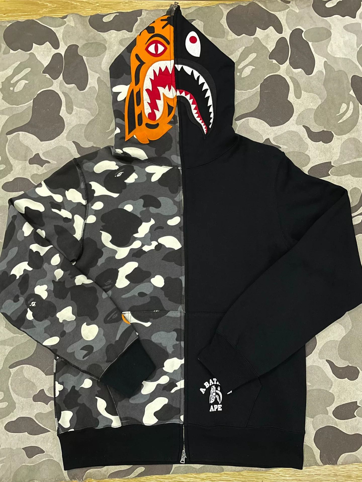 Bape Bape Shark Sweatshirt Pullover Size US XL / EU 56 / 4 - 1 Thumbnail