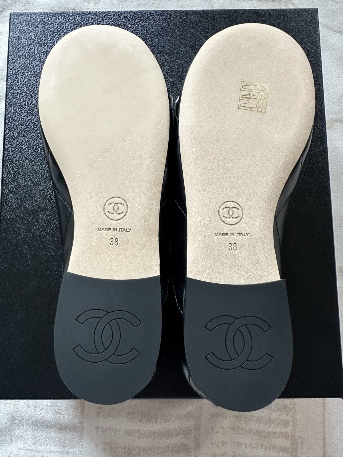Chanel chanel 26M coco beach cambon flat black color size 38 Size US 8 / IT 38 - 8 Thumbnail