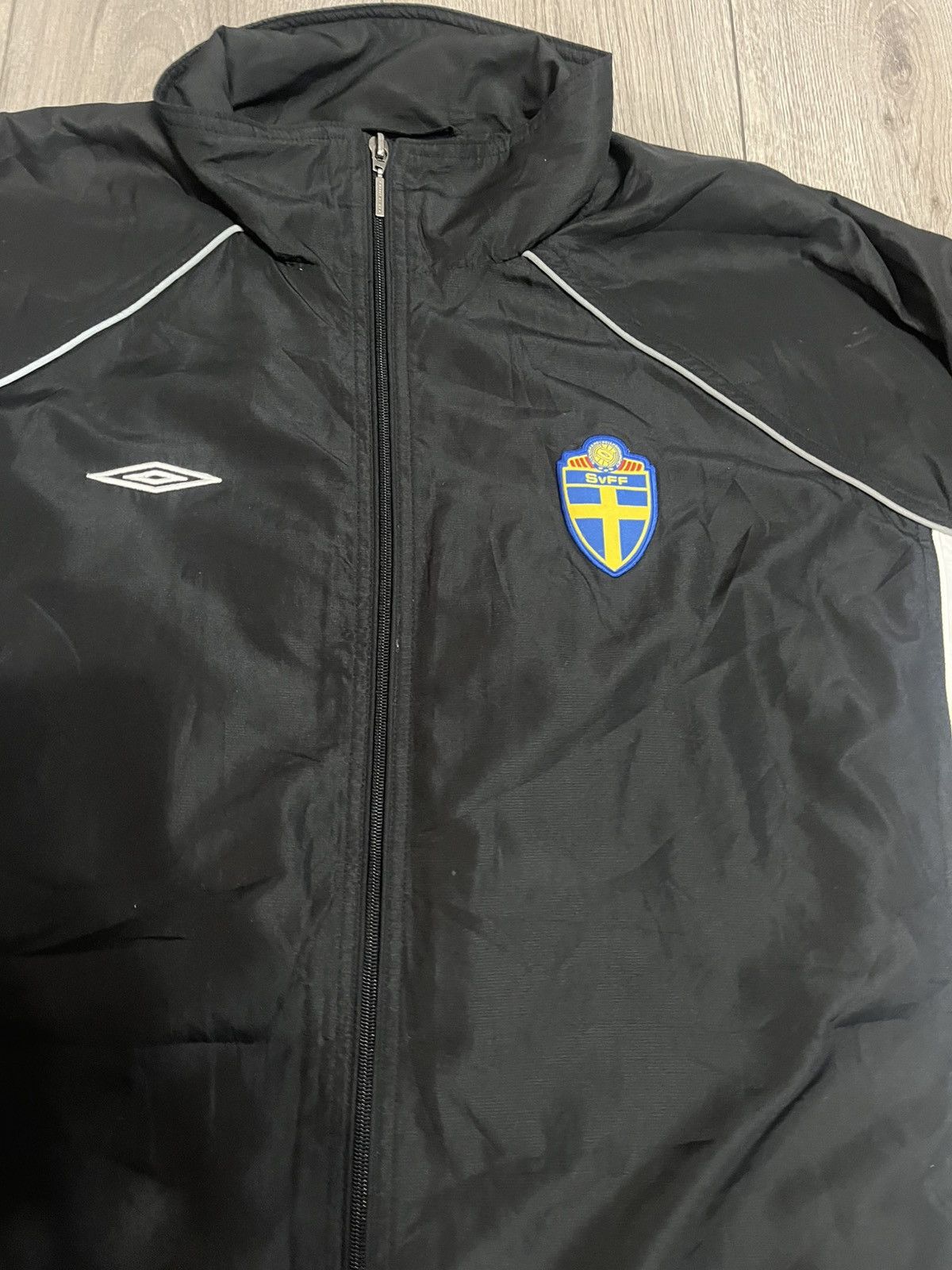 Umbro × Vintage VINTAGE MEN'S UMBRO SWEDEN NATIONAL TRACK JACKET SOCCER Size US XL / EU 56 / 4 - 2 Thumbnail
