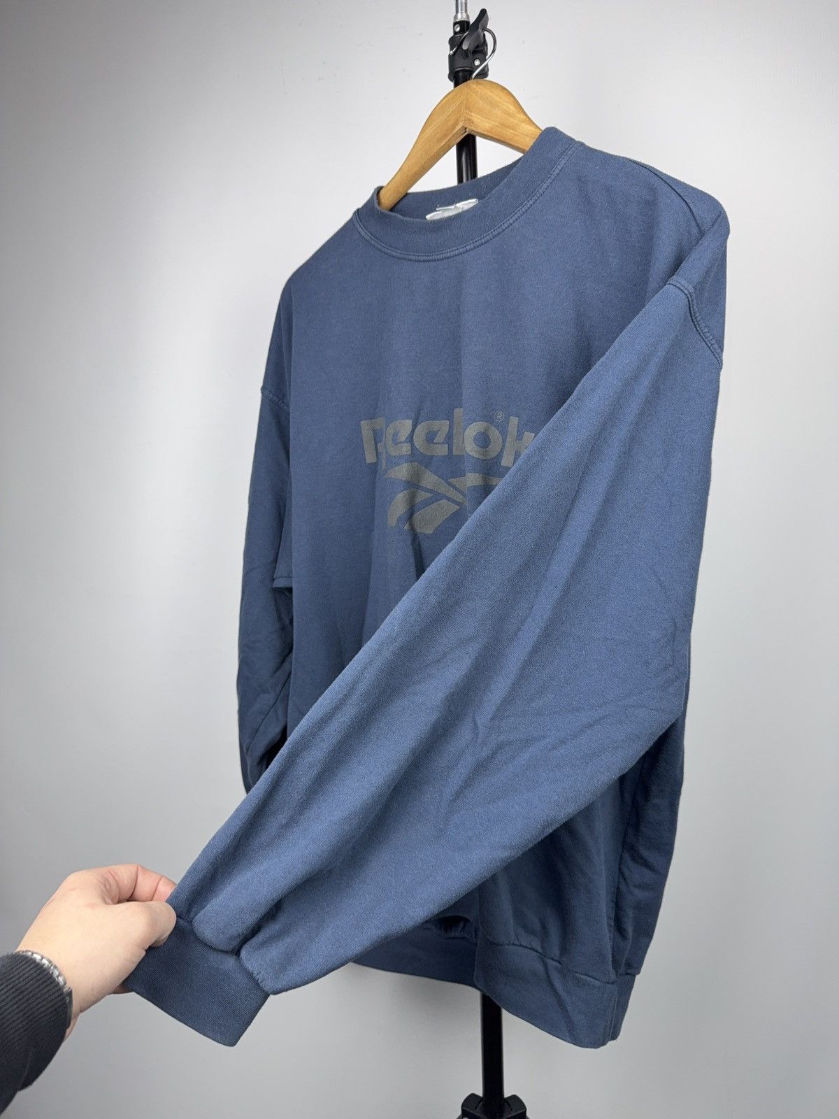 Reebok Vintage 90s Retro Reebok Faded Logo Crewneck Sweatshirt Size US L / EU 52-54 / 3 - 10 Thumbnail
