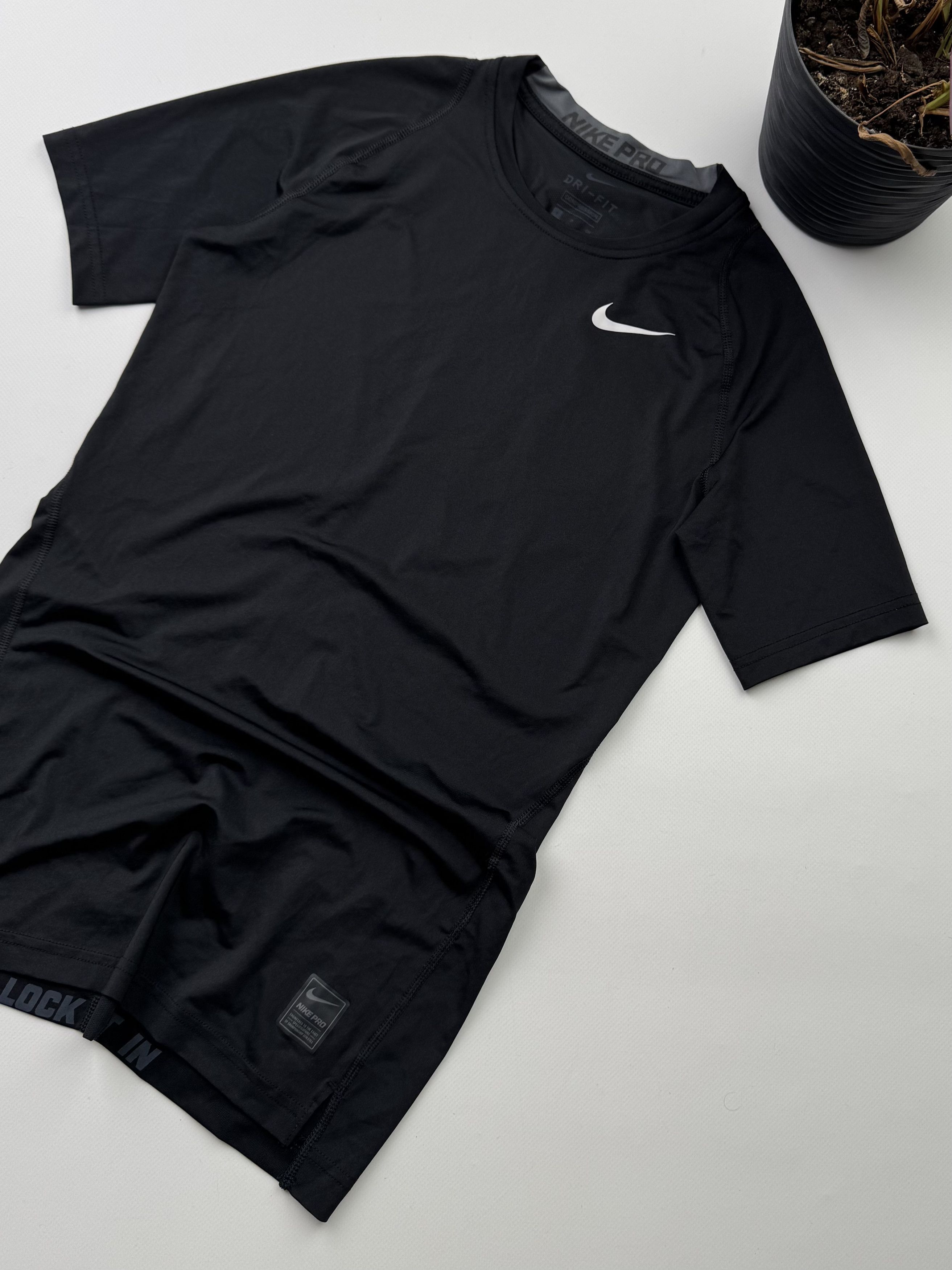 Nike Nike Pro T-Shirt (145) Size US S / EU 44-46 / 1 - 3 Thumbnail