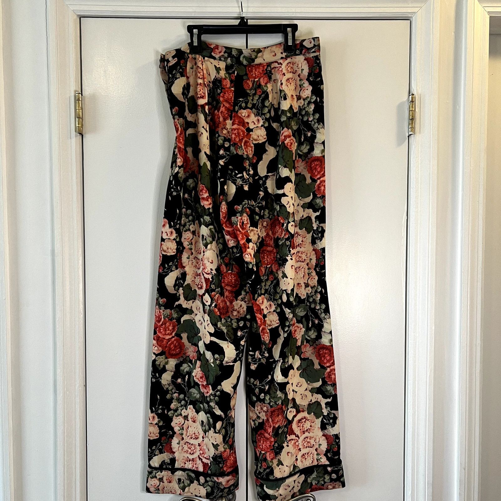 Anna Sui Anna Sui Wide Leg Floral Pants Size 6 black red green Size 28" / US 6 / IT 42 - 4 Thumbnail