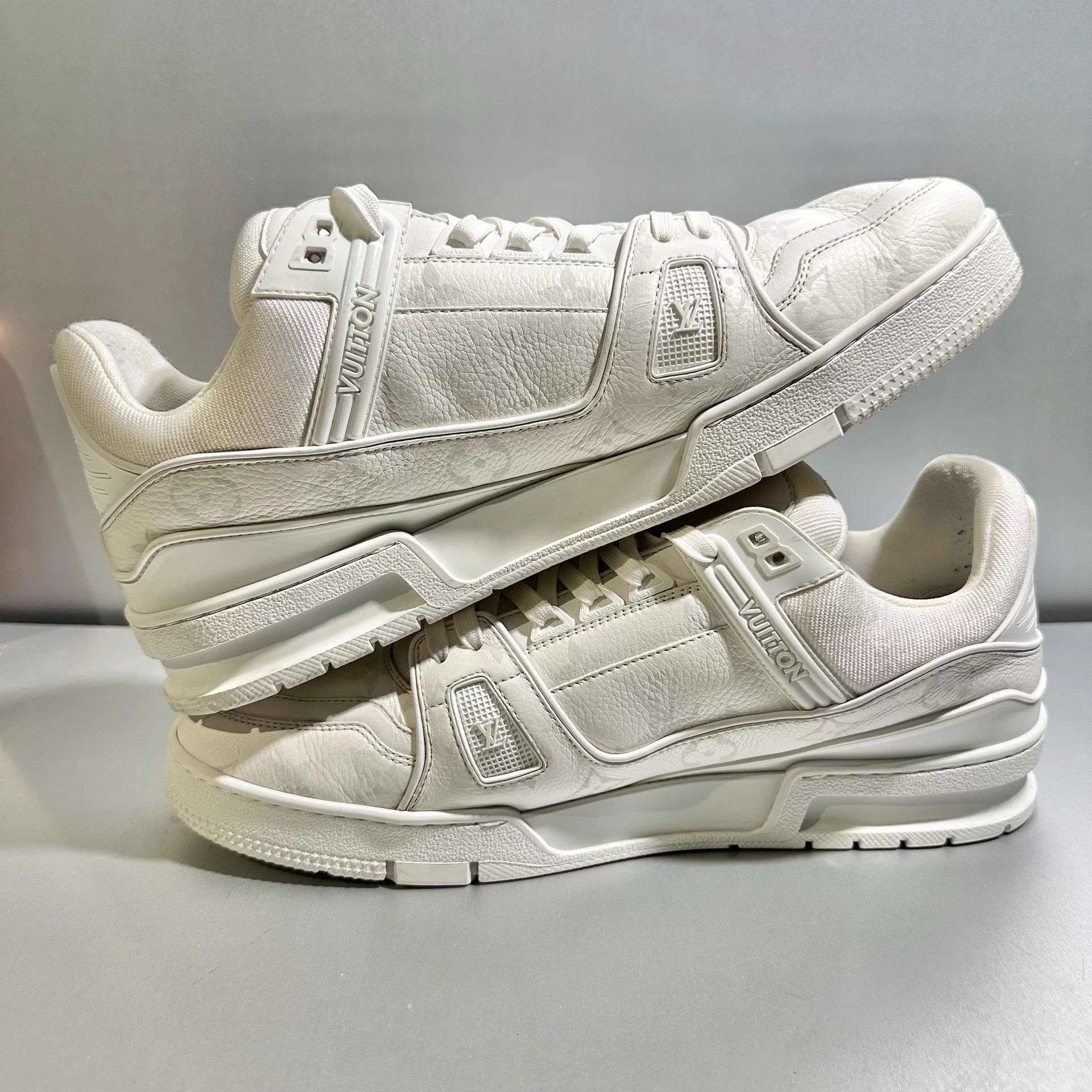 Louis Vuitton LV Trainer Monogram White Size 10/44 Excellent Condition Size US 10 / EU 43 - 4 Thumbnail