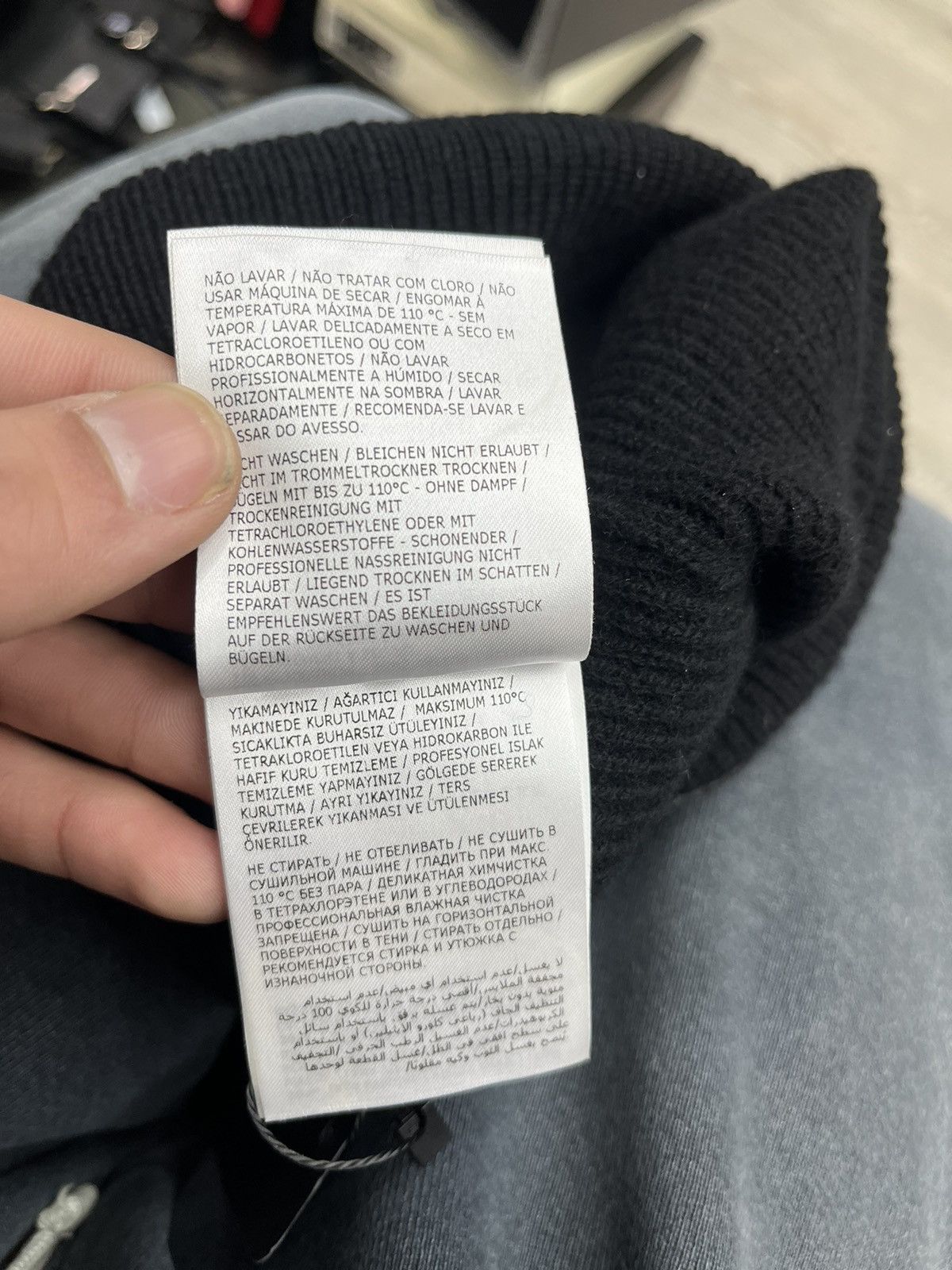 Moncler Black Moncler Logo Beanie Size ONE SIZE - 8 Thumbnail