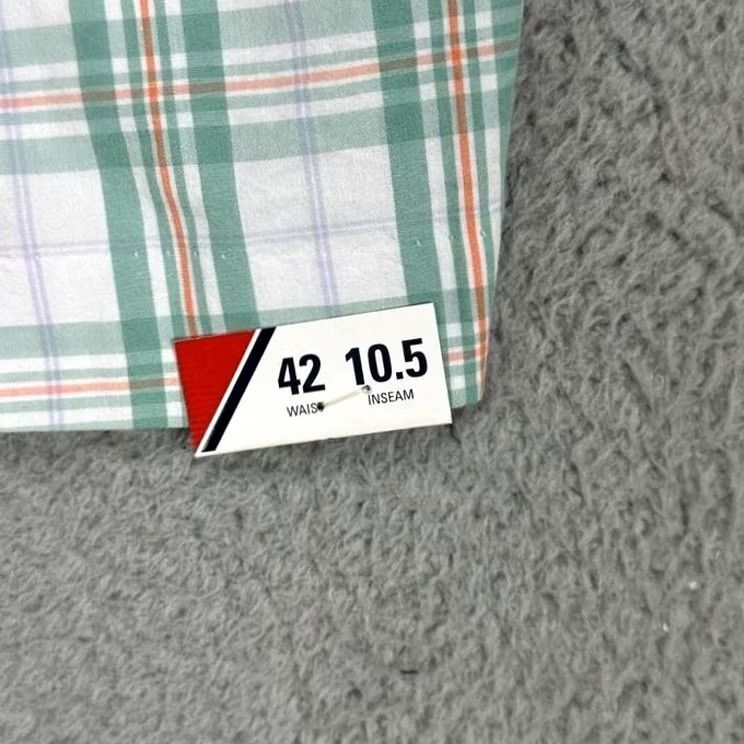 Izod IZOD Khaki Chino Shorts Mens 42X10.5 Green White Plaid Portsmith Flat Front NEW Size US 42 / EU 58 - 6 Thumbnail