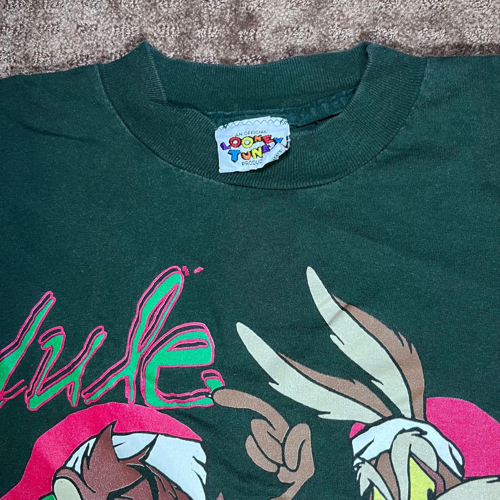 Other 🎄 Vintage Looney Tunes Christmas Tee – Size M Size US M / EU 48-50 / 2 - 4 Thumbnail