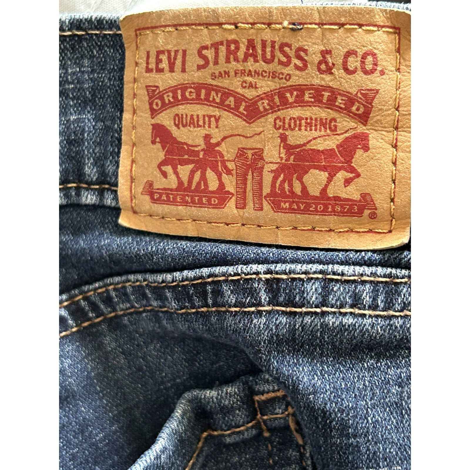 Levi's Levi's Shorts Women Size 34 Denim Blue Mid Length Cuffed Size 24" / US 00 / IT 34 - 7 Thumbnail