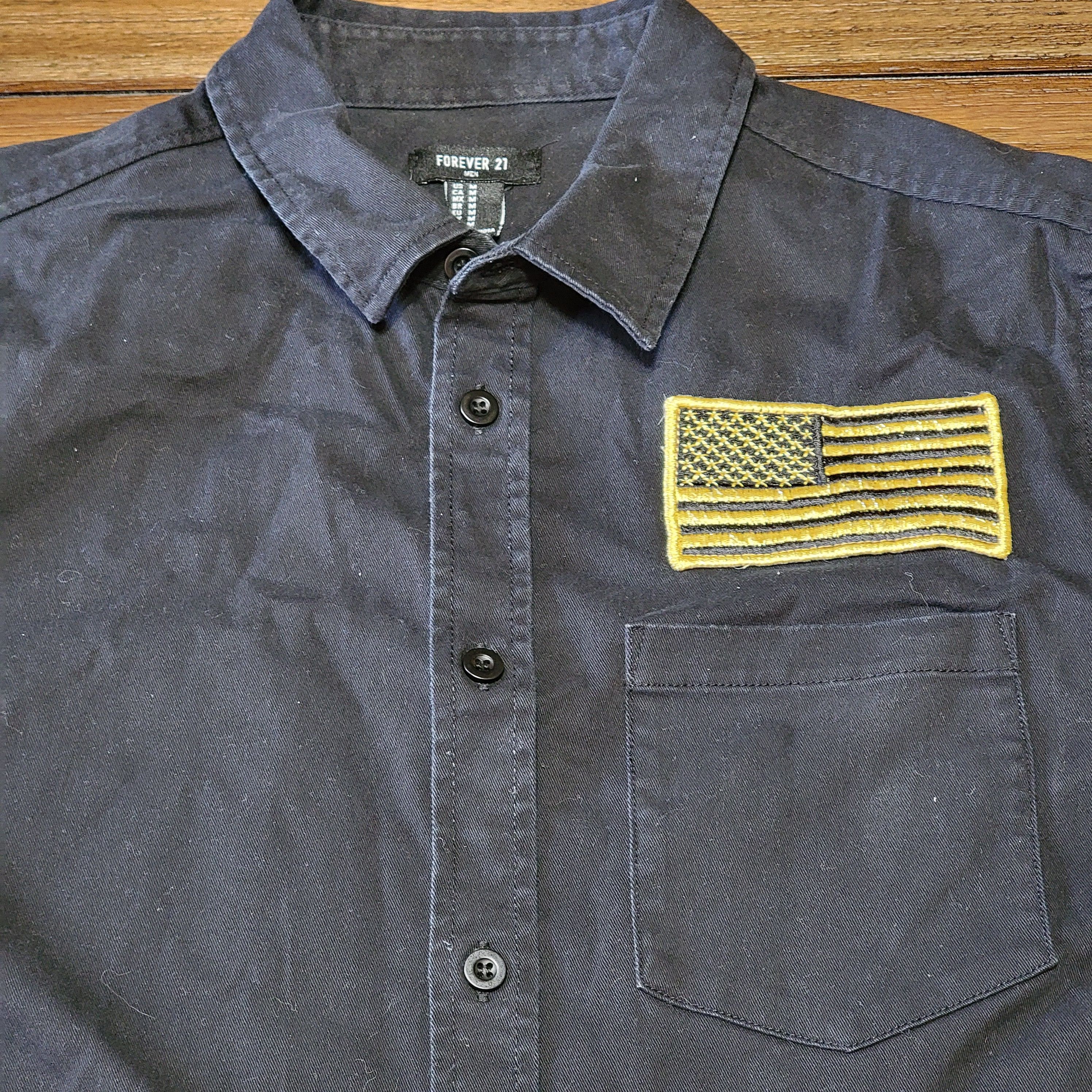 Forever 21 Forever 21 Men LS Shirt w/ Gold American Flag-Medium Size US M / EU 48-50 / 2 - 2 Thumbnail