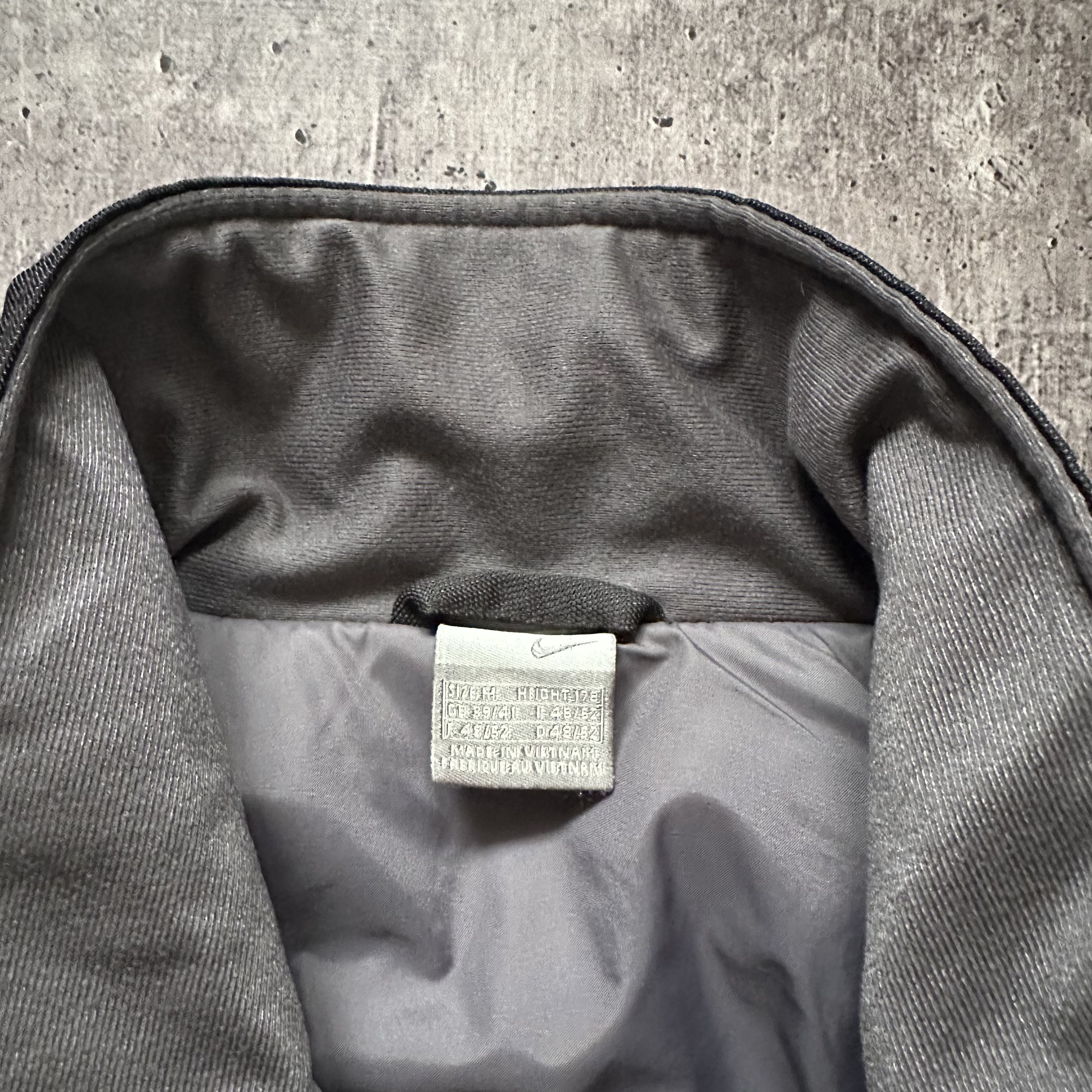 Nike × Vintage Nike y2k Vintage Center Logo Swoosh Baggy Nylon Jacket Size US M / EU 48-50 / 2 - 7 Thumbnail