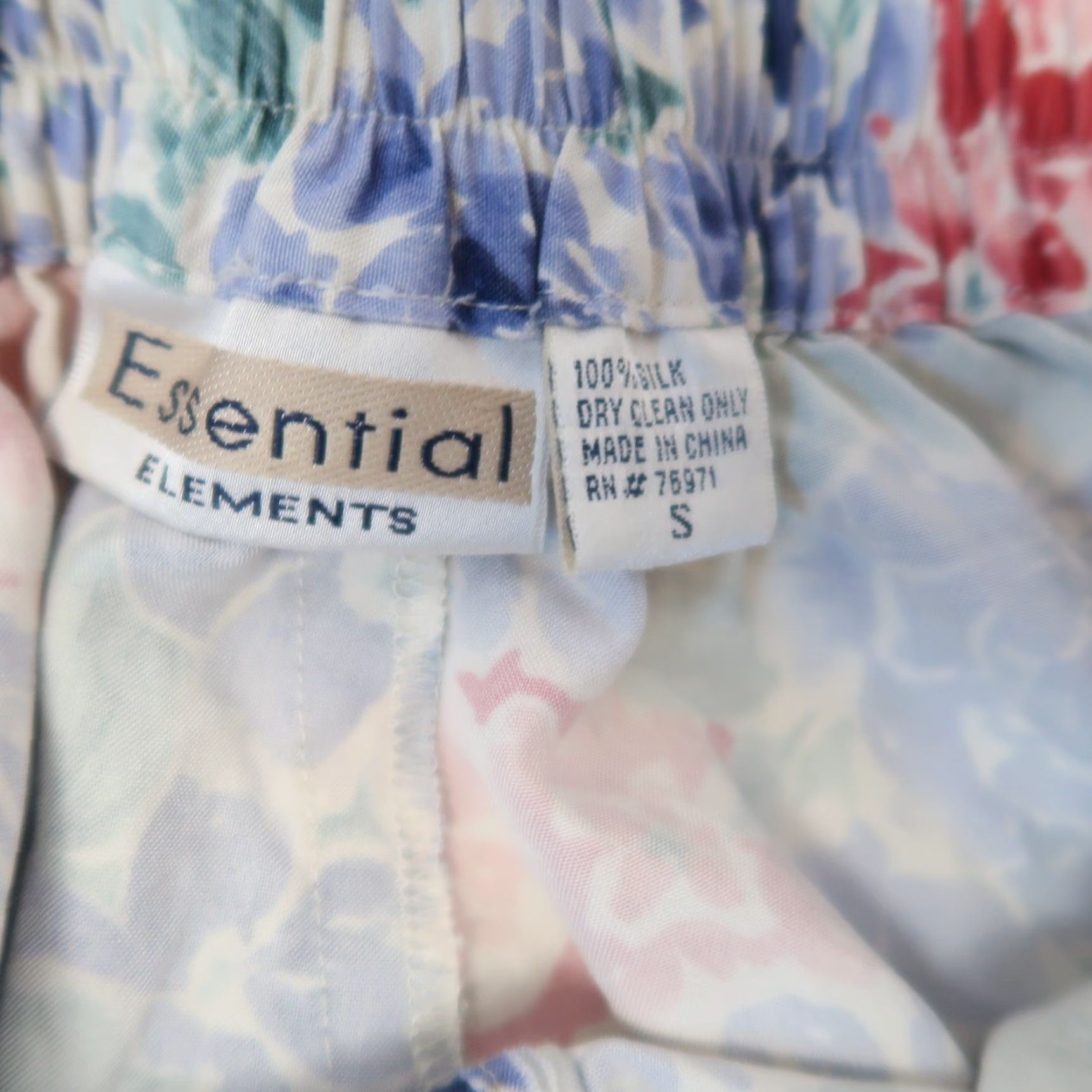 Vintage VINTAGE Essential Elements Silk Midi Skirt Women's S Floral 90s Blue Red Cream Button Back Elastic Spring Summer Size 28" / US 6 / IT 42 - 4 Thumbnail