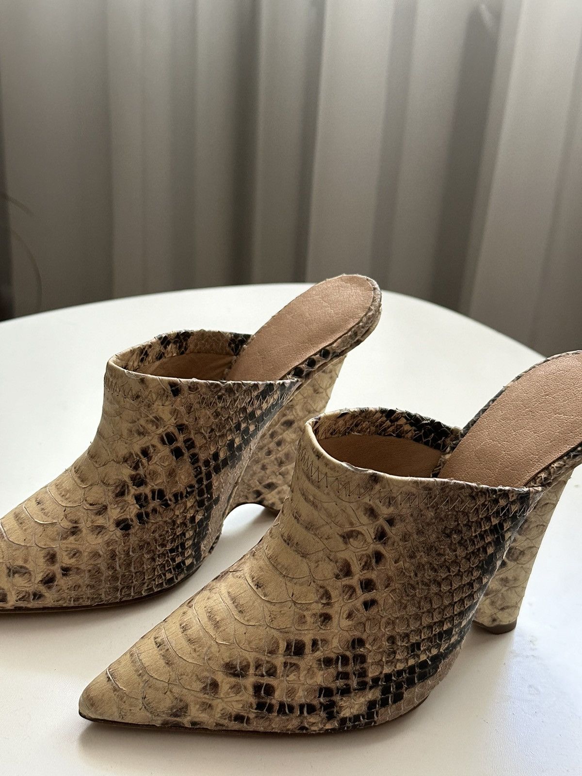 Yeezy Ultra Rare Yeezy Season 8 snake mules Size US 7.5 / IT 37.5 - 9 Thumbnail