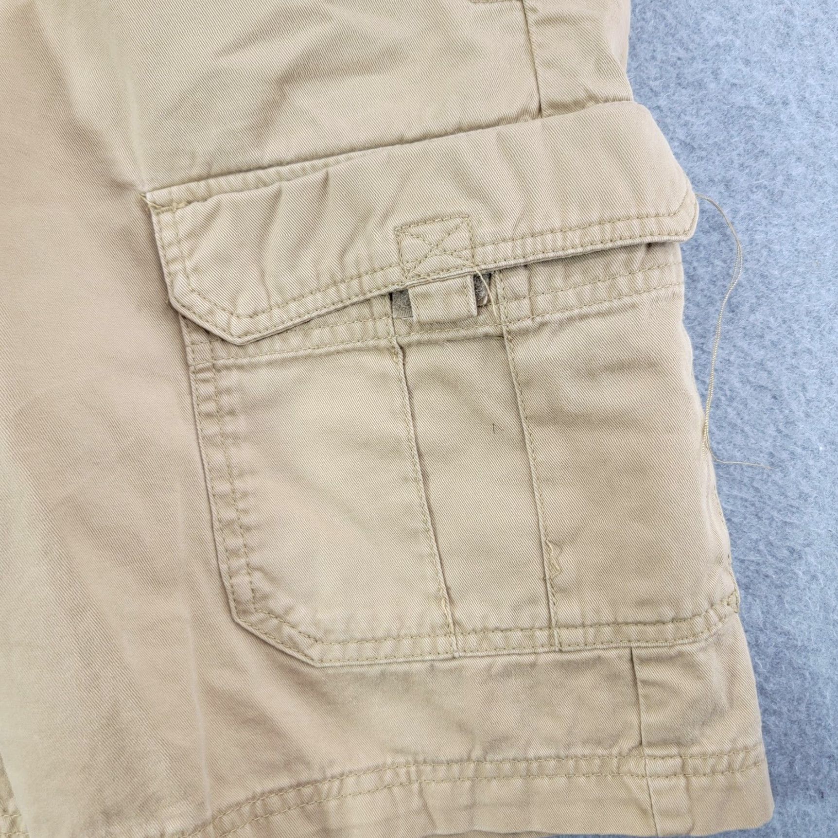 Vintage Columbia Cargo Shorts Mens 38 Khaki Cotton Utility Pockets Hiking Outdoor Trail Beige Shorts Mens Cargo Short 38 Inseam 10 Size US 38 / EU 54 - 2 Thumbnail