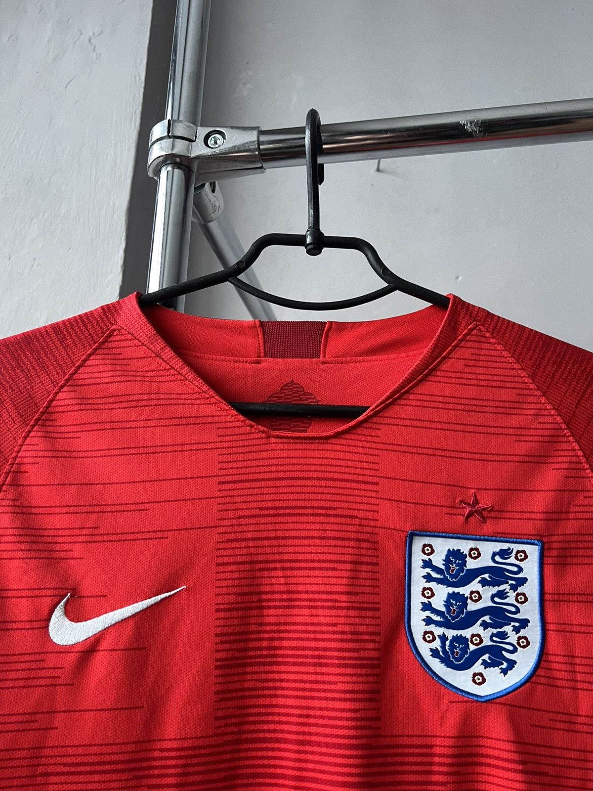 Nike 2018/19 ENGLAND TEAM AWAY SOCCER JERSEY FOOTBALL SHIRT SZ S Size US S / EU 44-46 / 1 - 5 Thumbnail