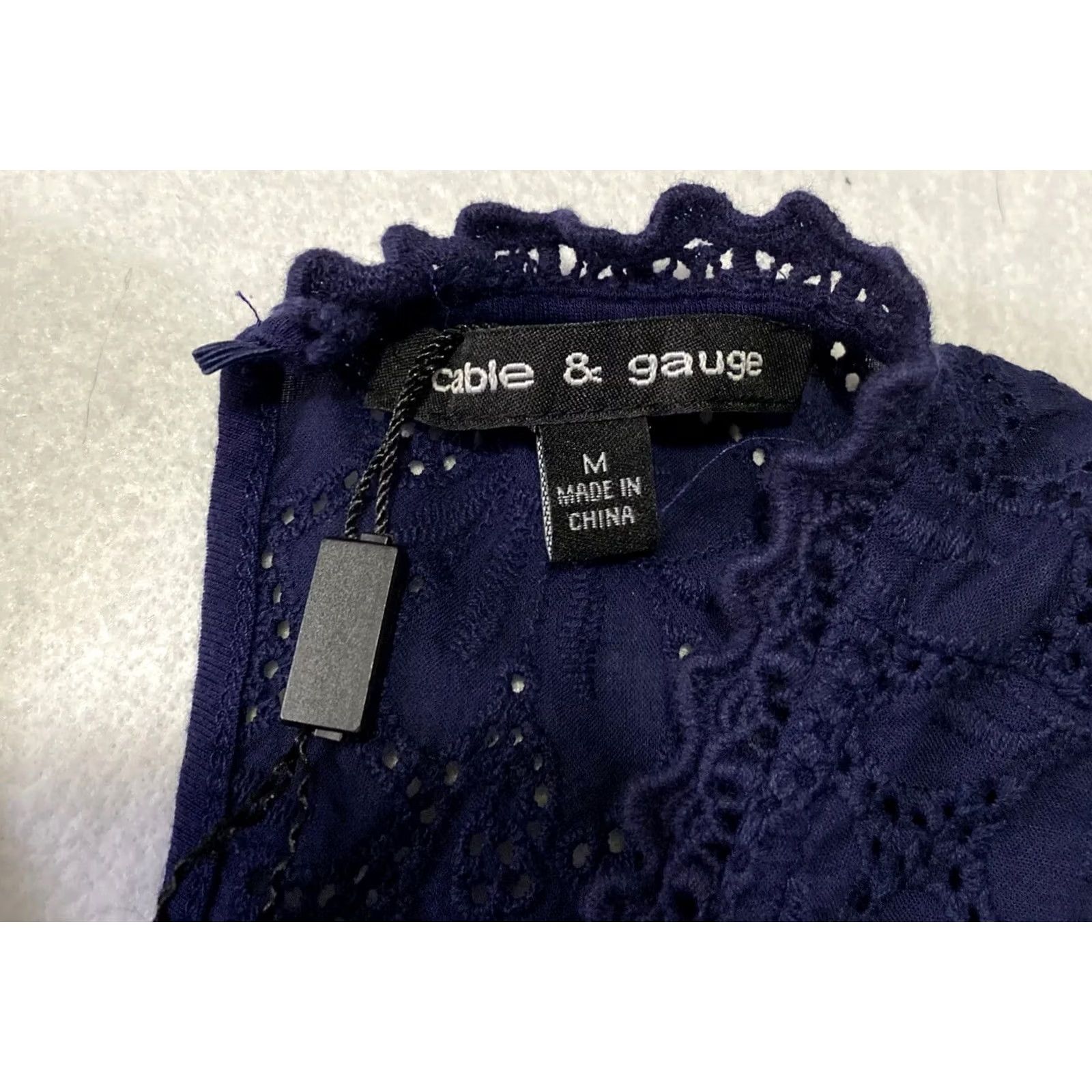 Vintage Cable & Gauge Sleeveless Top Womens Size M Blue Lace Jersey Polyester Shirt Tank Regular Short Sleeveless Summer Basic Fashion Blouse Mens? Size M / US 6-8 / IT 42-44 - 3 Thumbnail